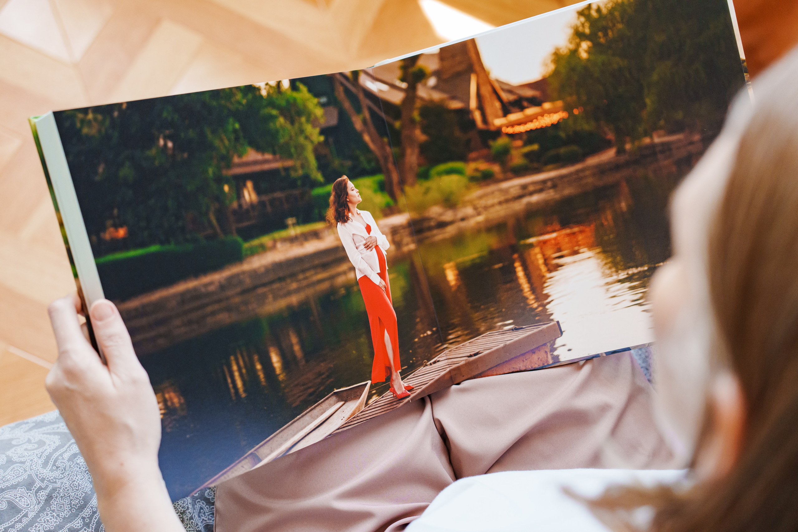 Панорамный разворот фотокниги в Ростове-на-Дону | Закат над рекой Дон с парой | Фотограф Андрей Сайфутдинов