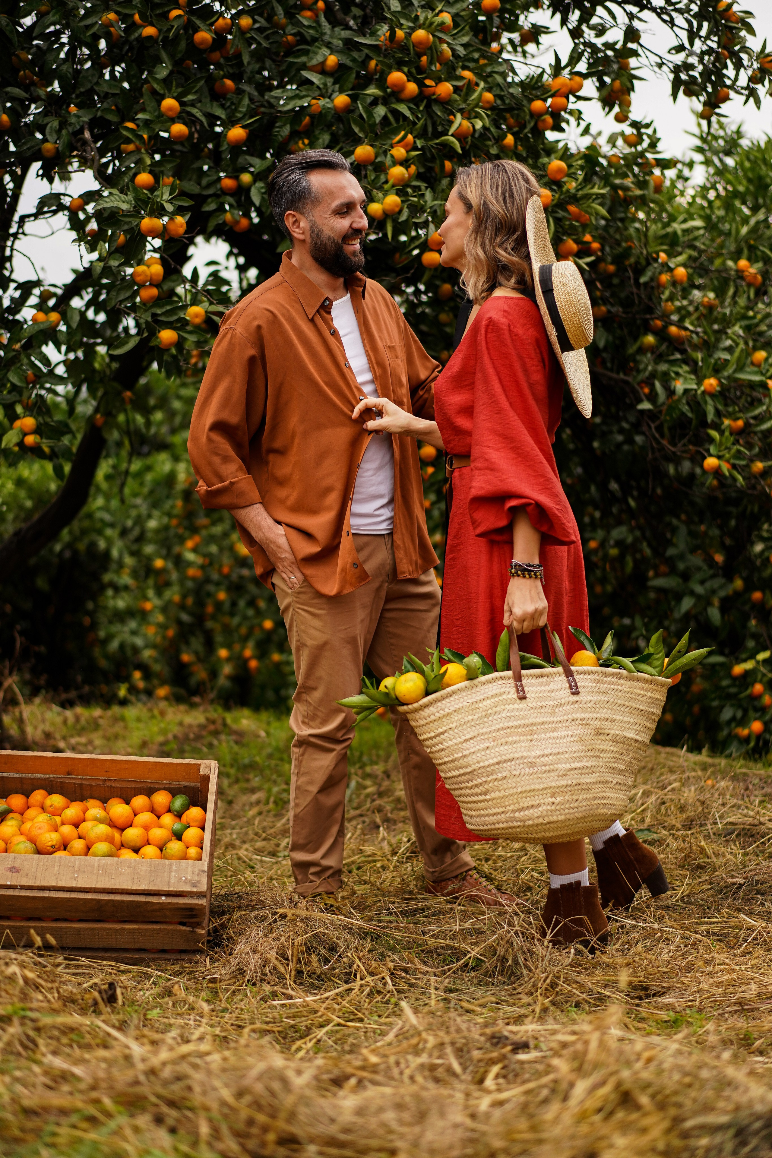 Lovestory на плантации с мандаринами в Абхазии. Фотограф Москва и Видеограф Москва