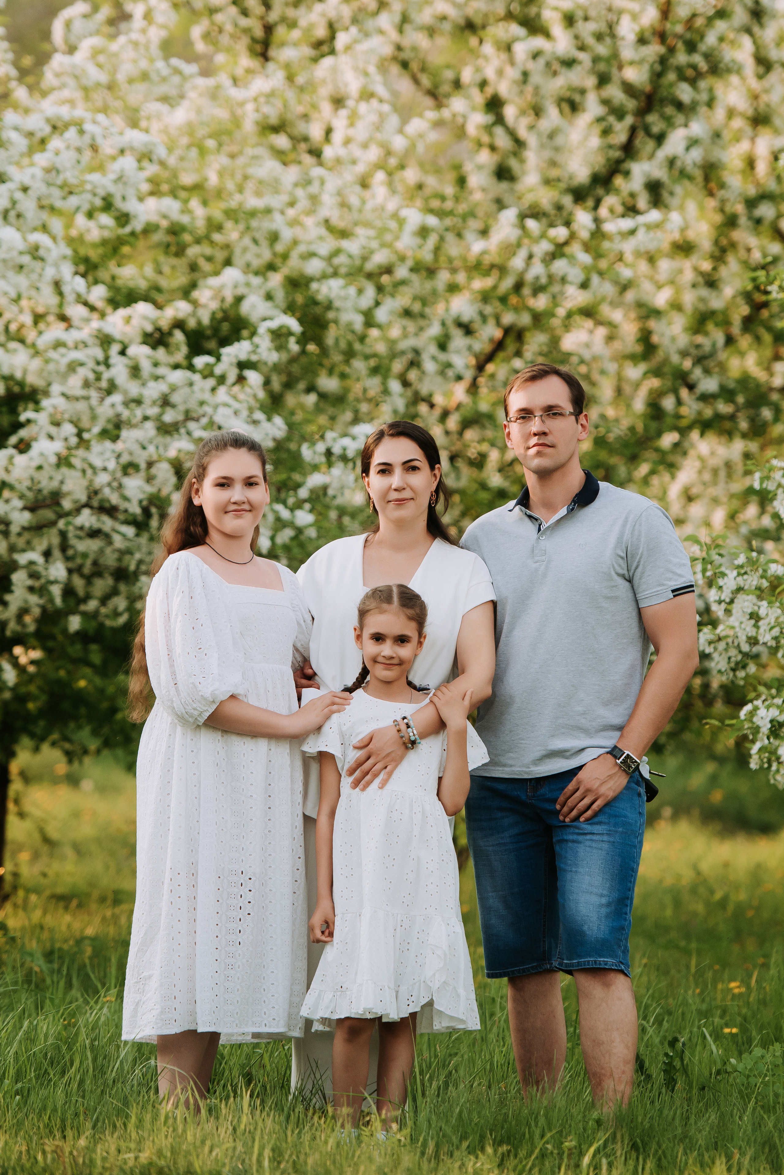 Цветение яблони семья Селезневых. Фотограф Диана Оленина Красноярск / Братск