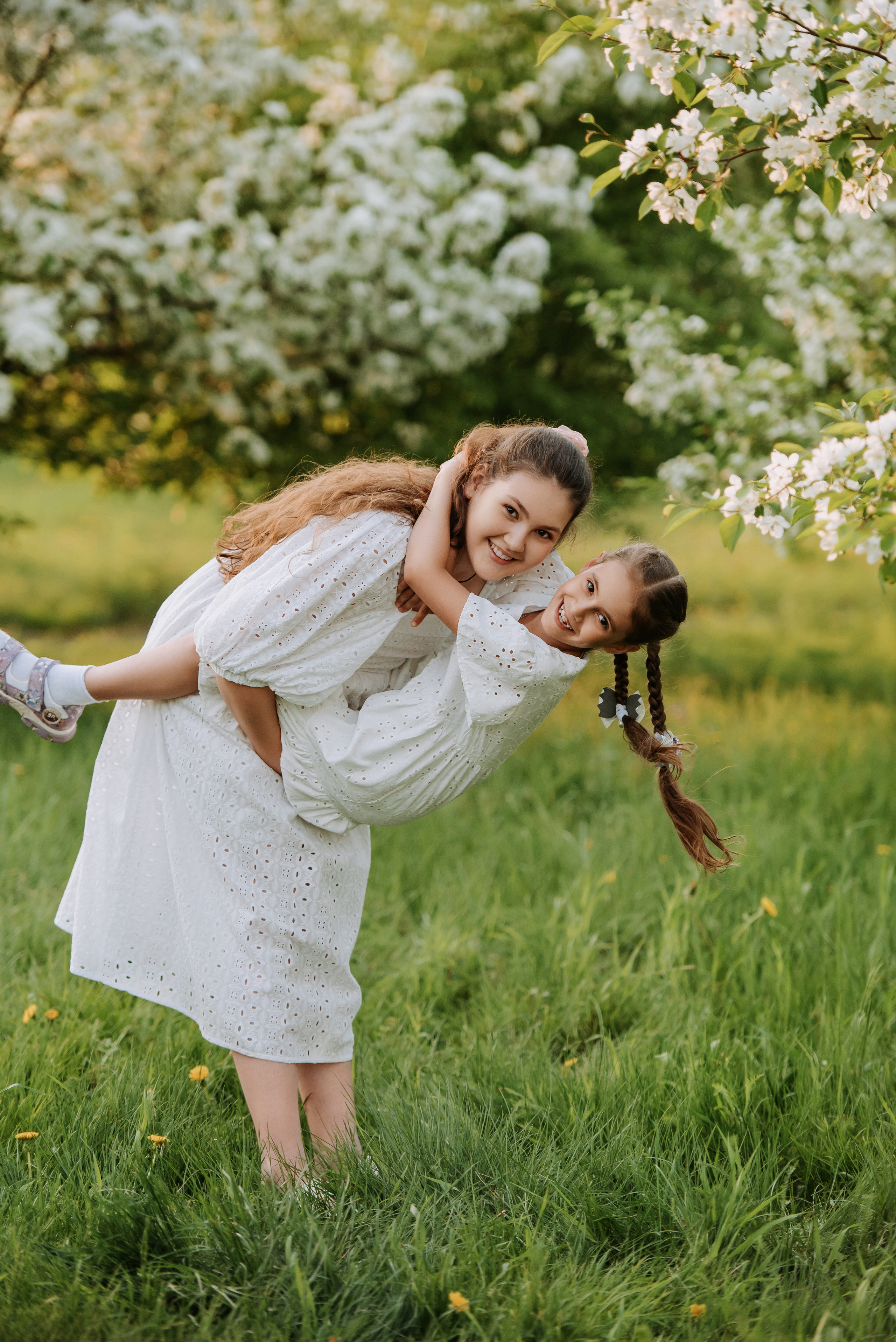 Цветение яблони семья Селезневых. Фотограф Диана Оленина Красноярск / Братск