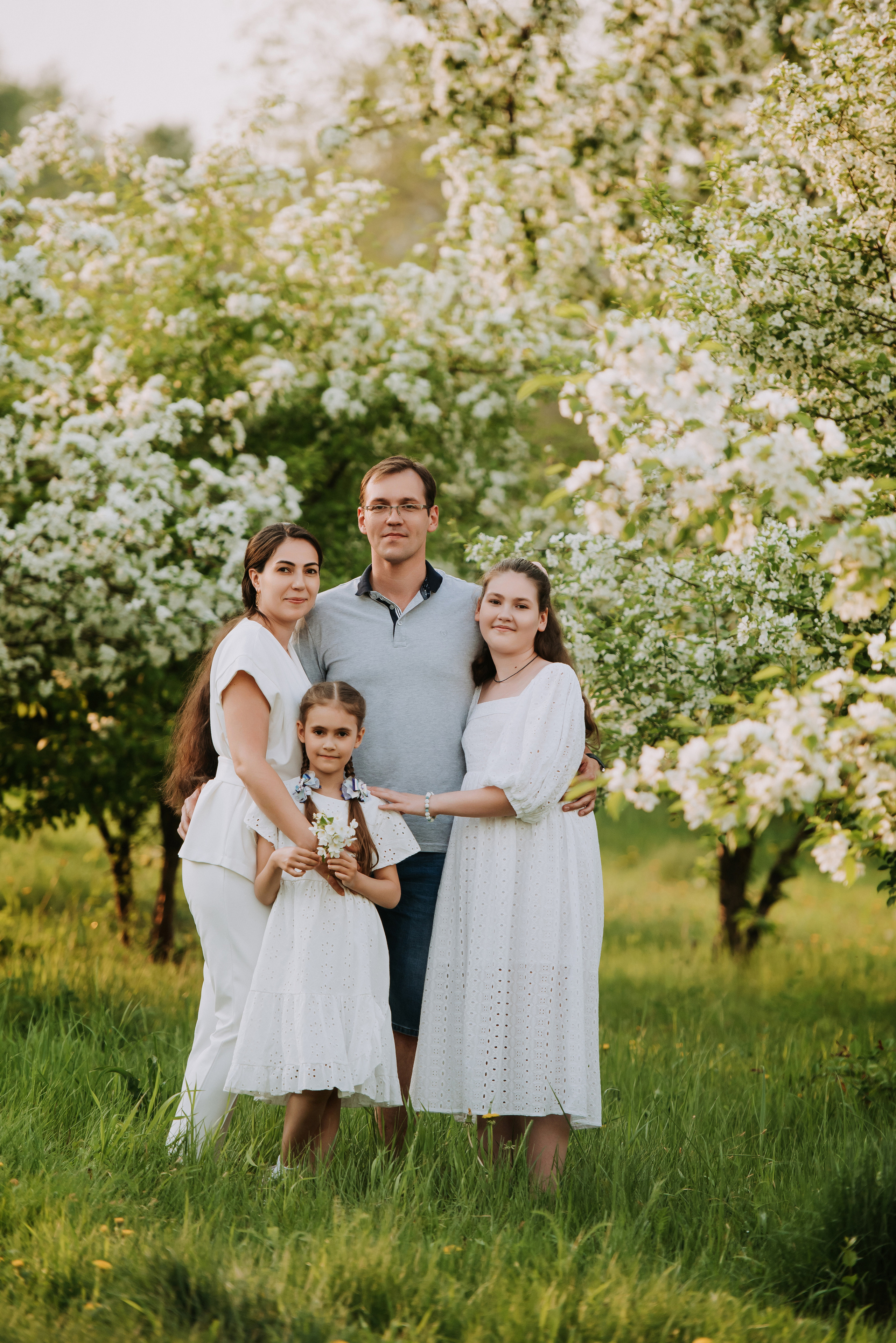 Цветение яблони семья Селезневых. Фотограф Диана Оленина Красноярск / Братск