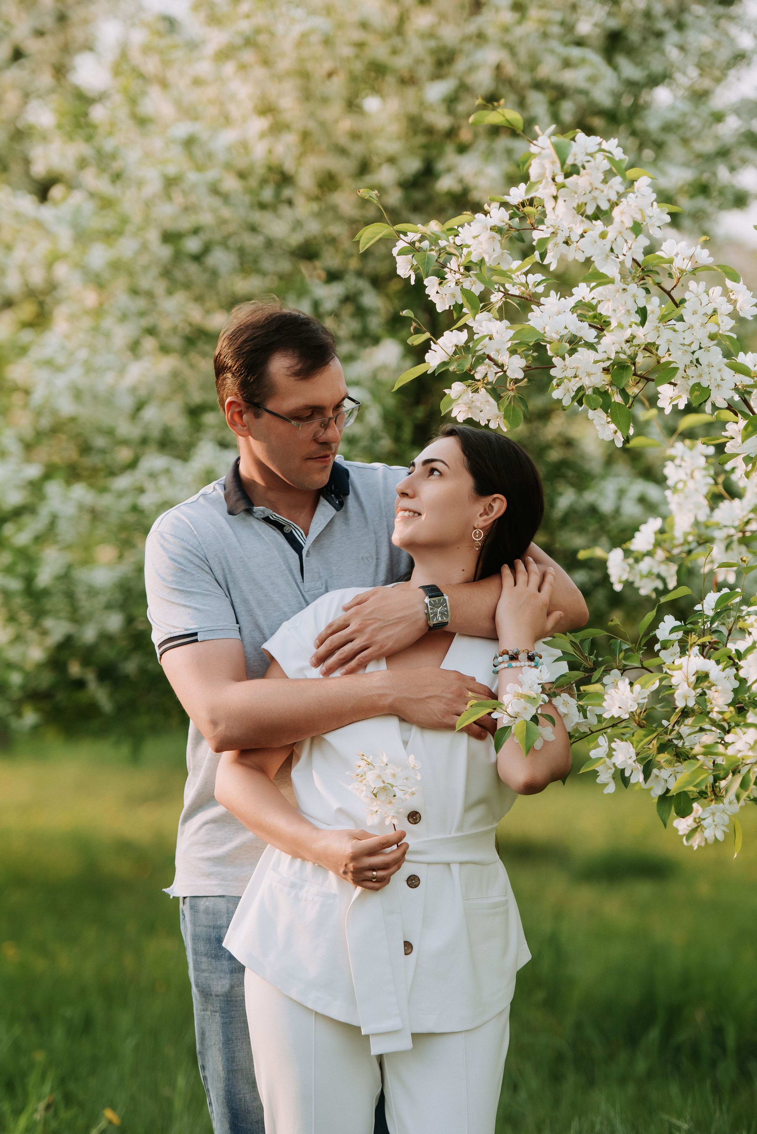 Цветение яблони семья Селезневых. Фотограф Диана Оленина Красноярск / Братск
