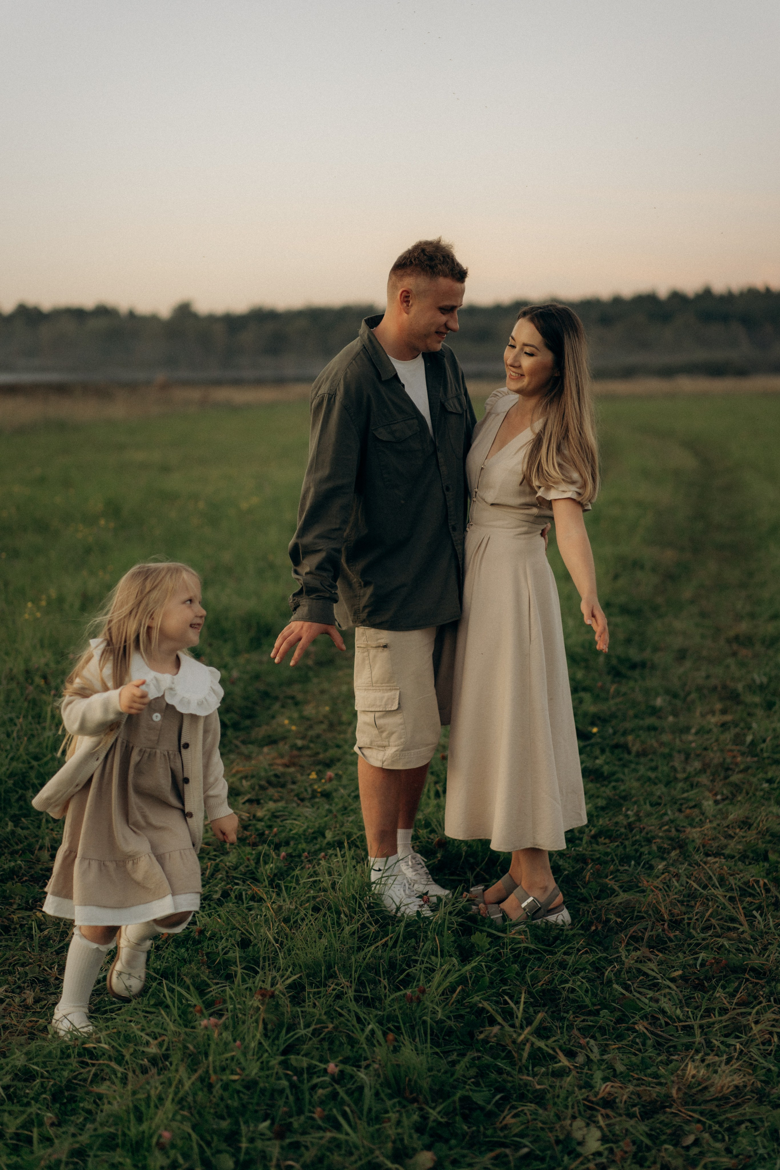 Летний вечер в поле. Семейный lifestyle фотограф в Москве Рената Рафикова