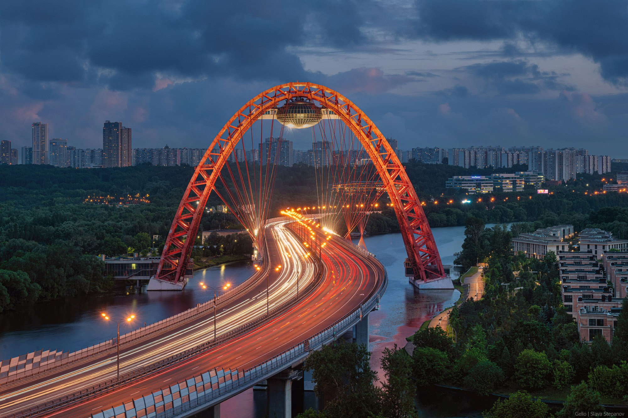 Живописный мост в Москве