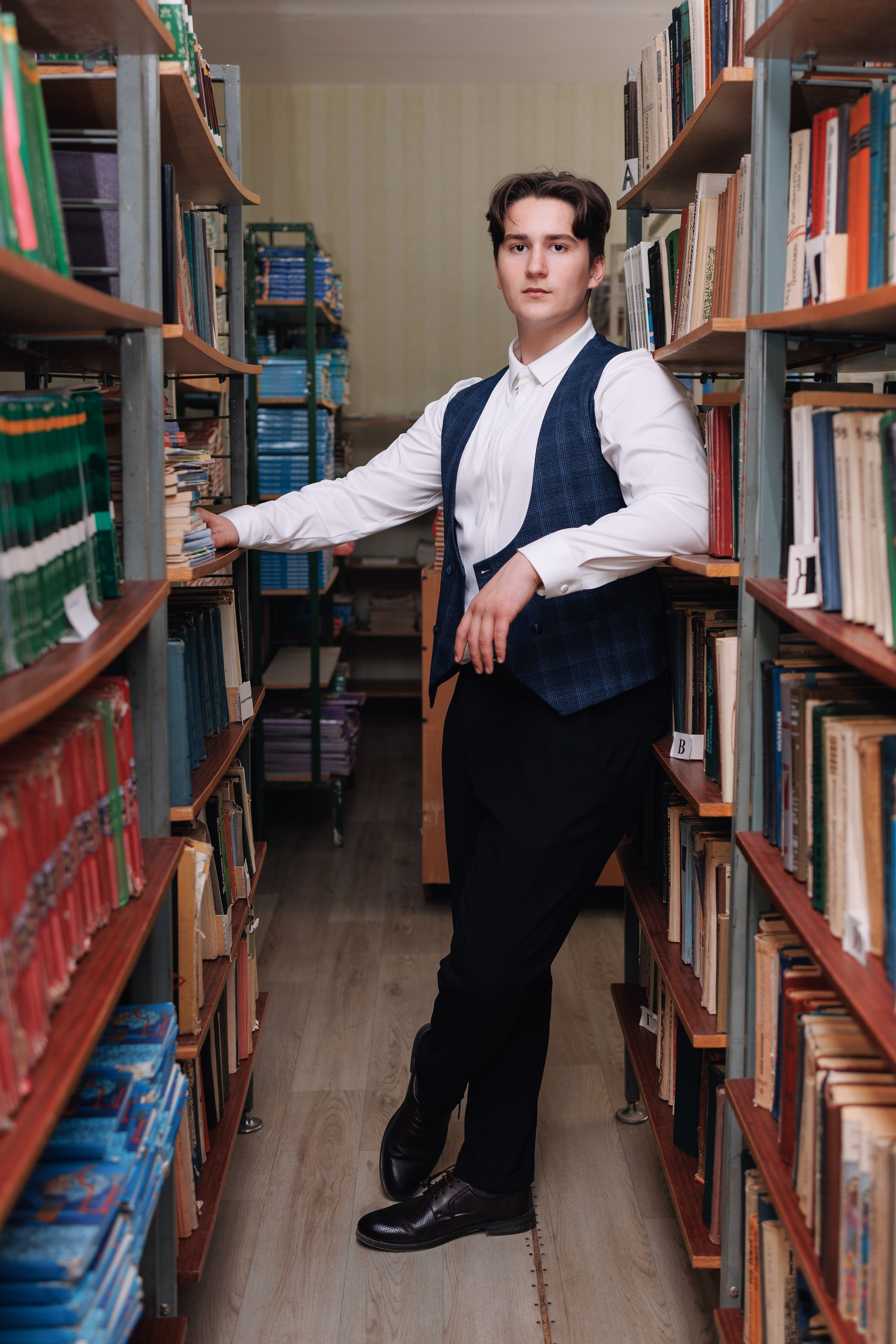 Позы для школьной фотосессии. Фотограф Медногорск Кувандык Оксана Шерехода свадебные, семейные, индивидуальные, школьные фотосессии. Печать фотоальбомов