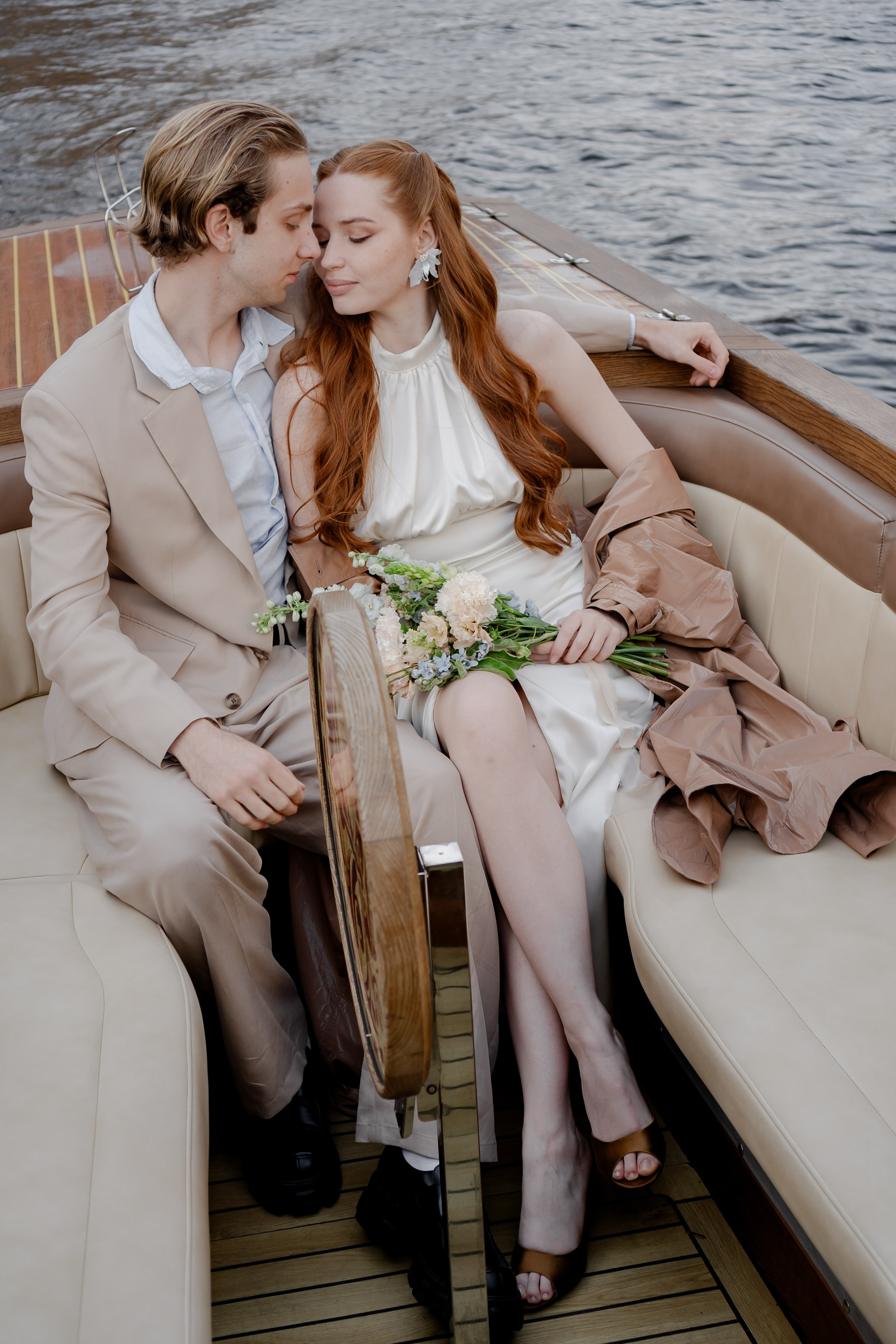СВАДЕНБНАЯ СЬЕМКА НА КАТЕРЕ ПО КАНАЛАМ САНКТ-ПЕТЕРБУРГА И В АКВАТОРИИ НЕВЫ. Профессиональный фотограф, Санкт-Петербург — Виктория Богомолова
