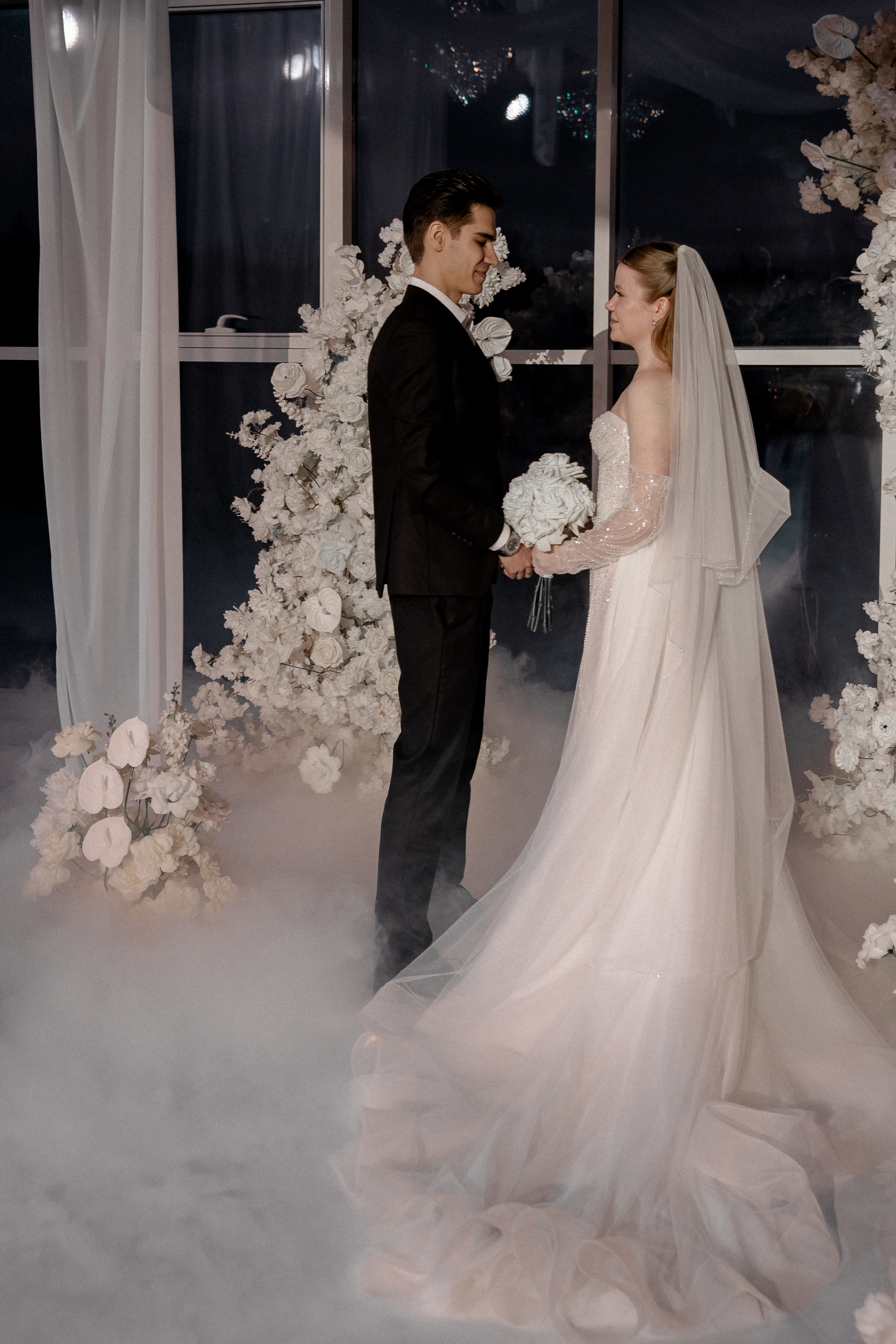 СВАДЕБНАЯ СЬЕМКА СБОРОВ В ОТЕЛЕ И ВЫЕЗД НА ЦЕРЕМОНИЮ (СНЯТО В СИБИРЕ В НИЖНЕВАРТОВСКЕ). Профессиональный фотограф, Санкт-Петербург — Виктория Богомолова