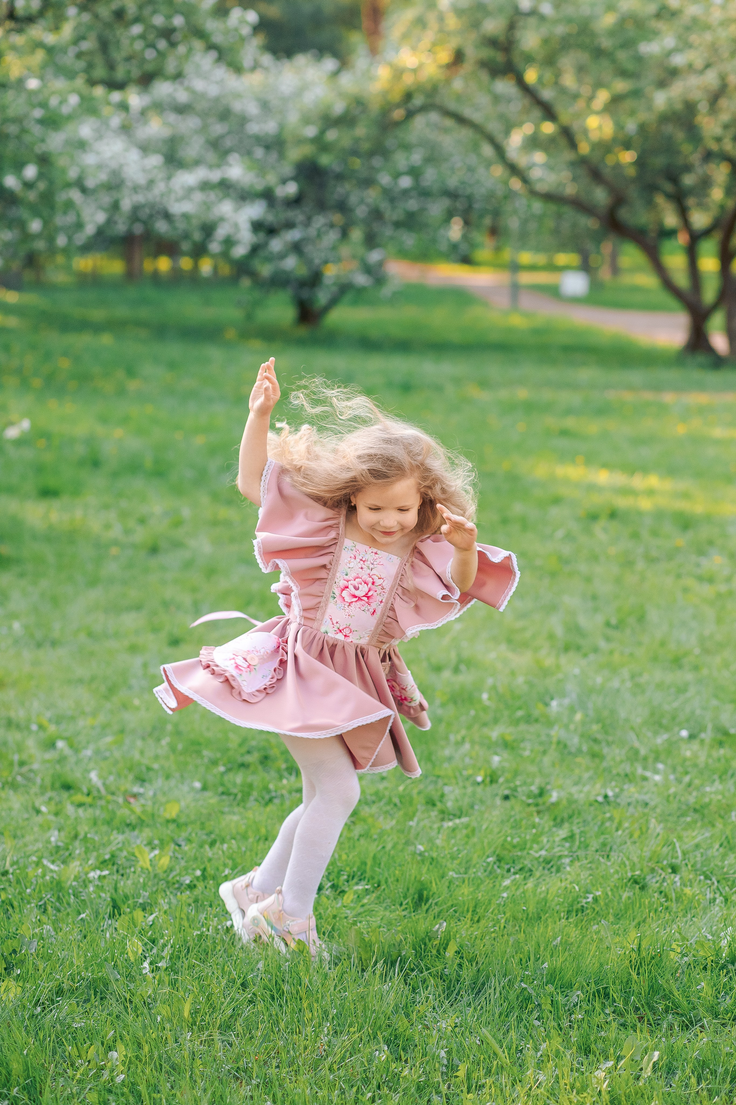 Семейная фотосессия в белых яблонях. Фотограф в Санкт-Петербурге, Анна Скворцова