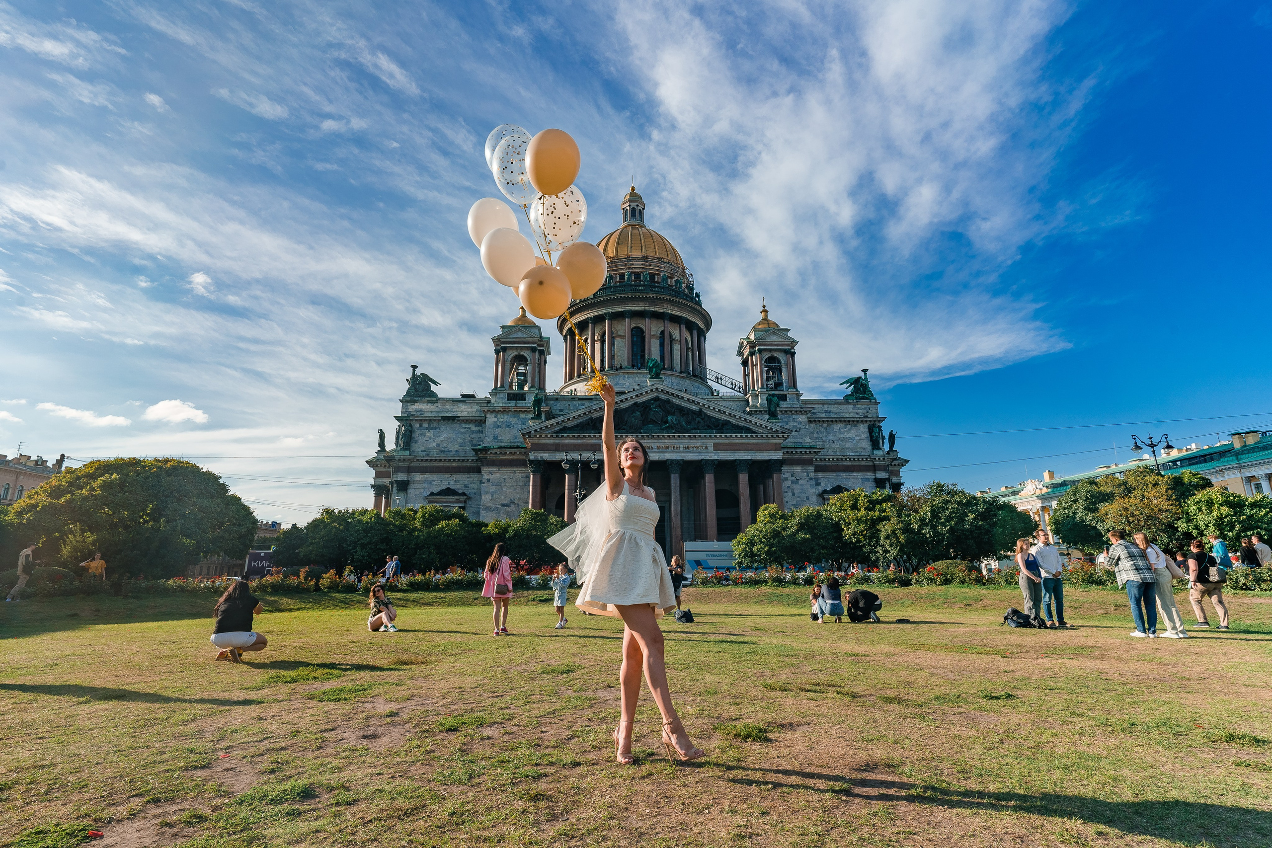 Фотосъемка девичника, встреча девушек, веселые женские портреты