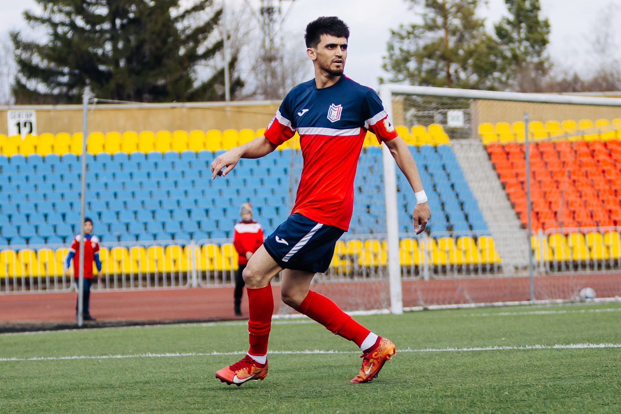ФК «Металлург-Магнитогорск» vs ФК «ОСШ-Челябинск-М» // 05.04.25. Денис Прохоров Фотограф в г. Магнитогорск