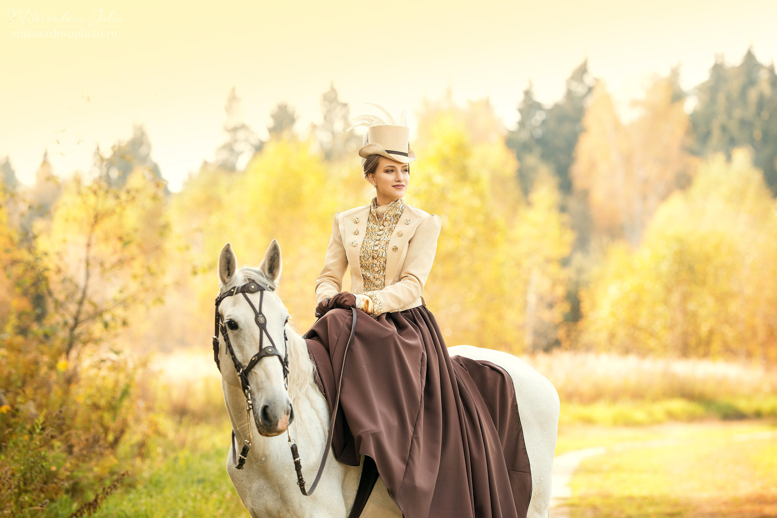 Дамская верховая езда. Фотограф Юлия Милосердова