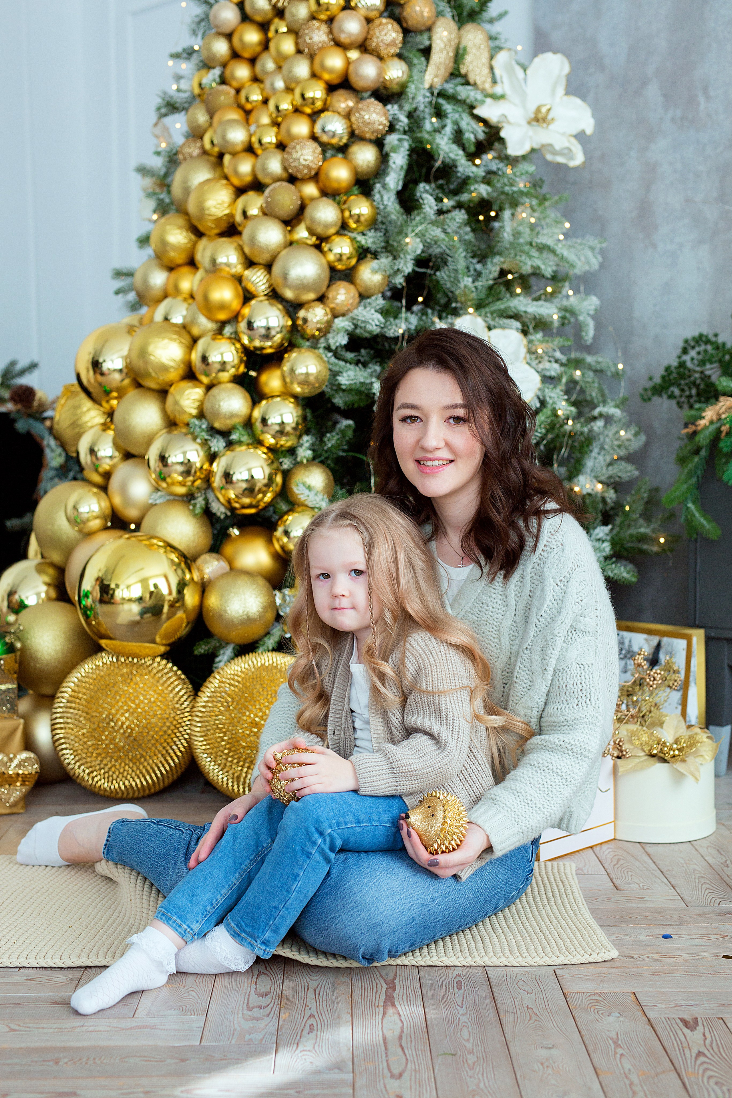 Ольга с детками в новый год. Людмила Далидович топовый семейный фотограф Находка/Владивосток