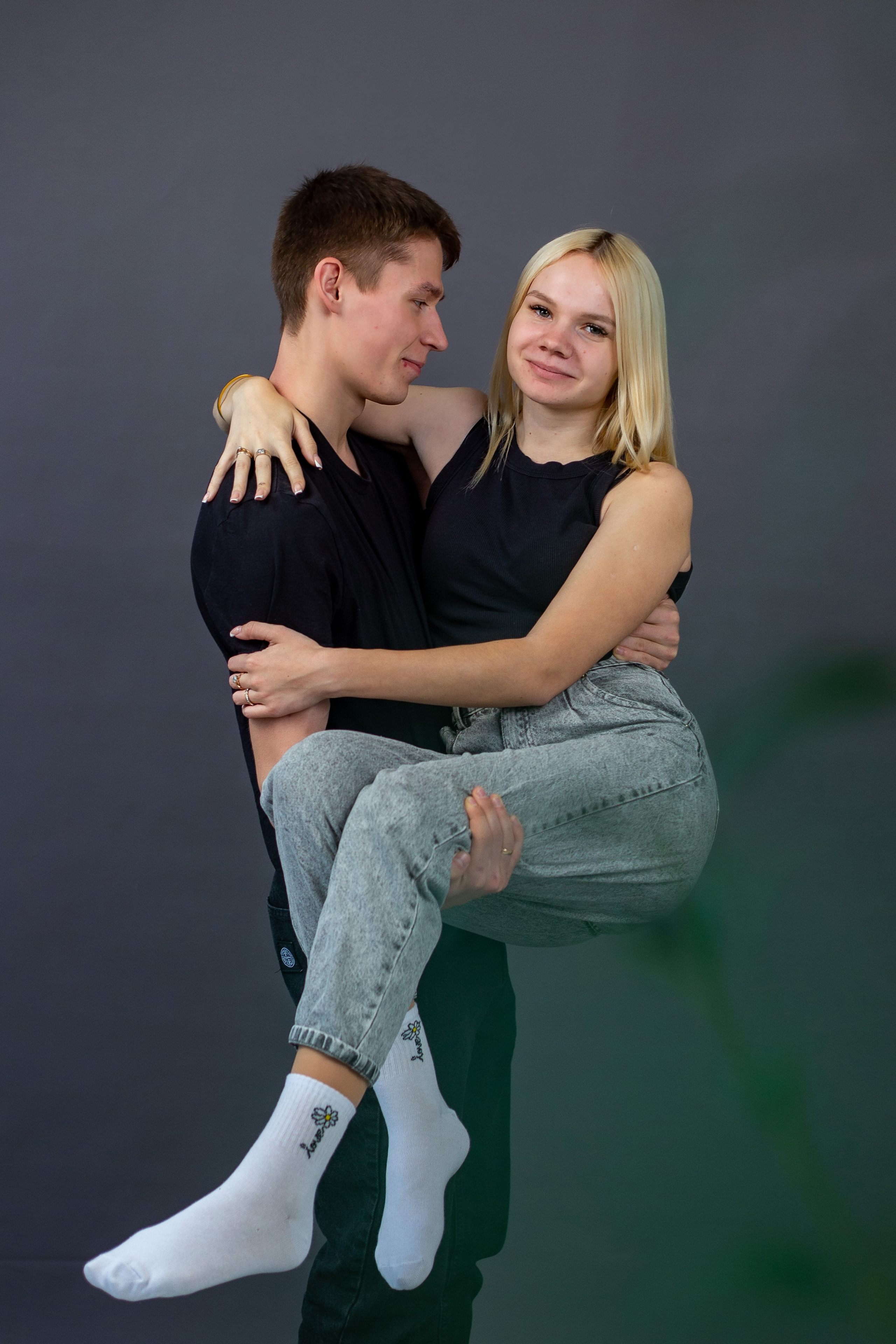 Love story. Фотограф Краснодара, фотограф в парке Галецкого.репортажный фотограф. детский фотограф, свадебный фотограф. профессиональный фотограф