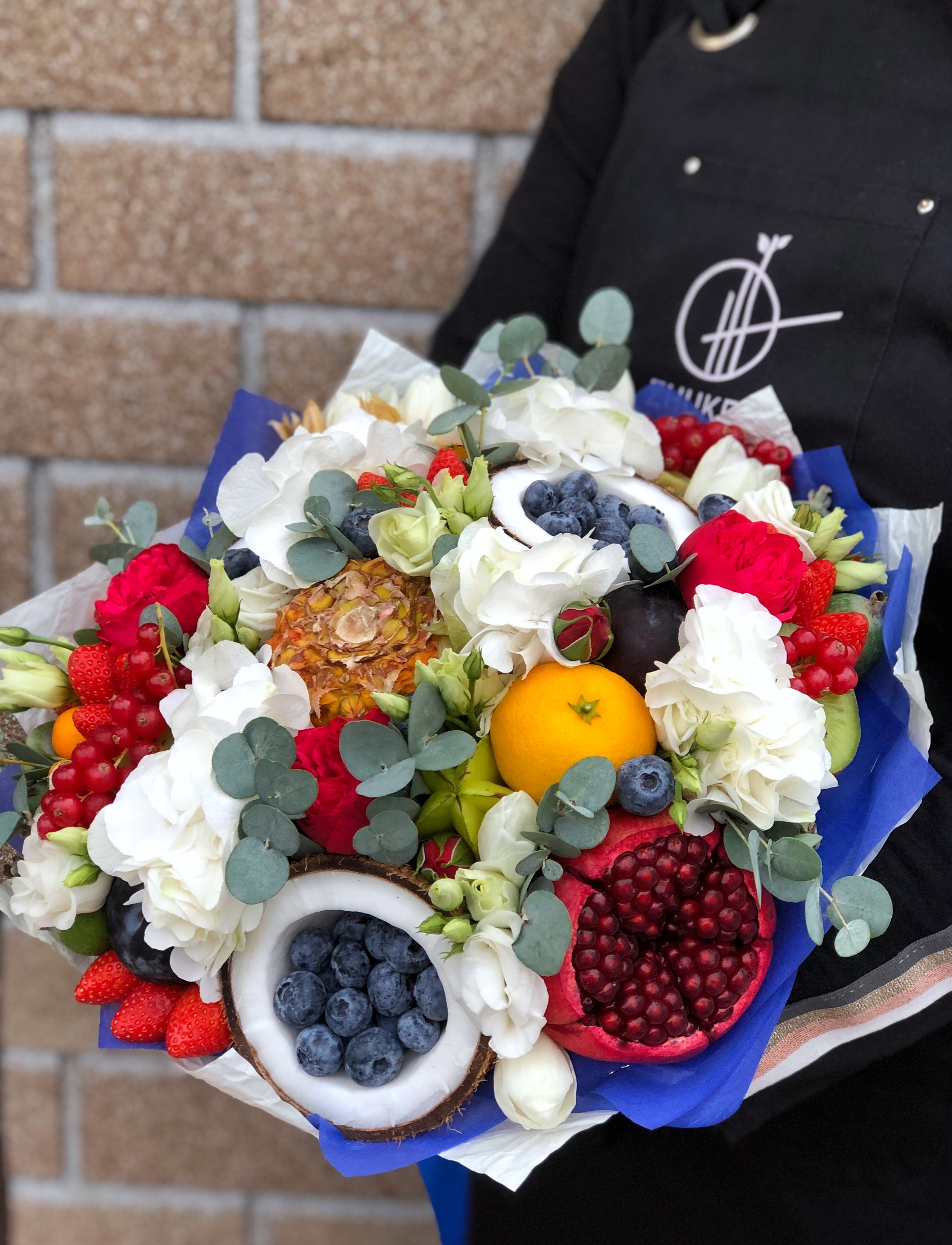 Фруктовые. Выездной кейтеринг, съедобные букеты, торты и сладости на заказ