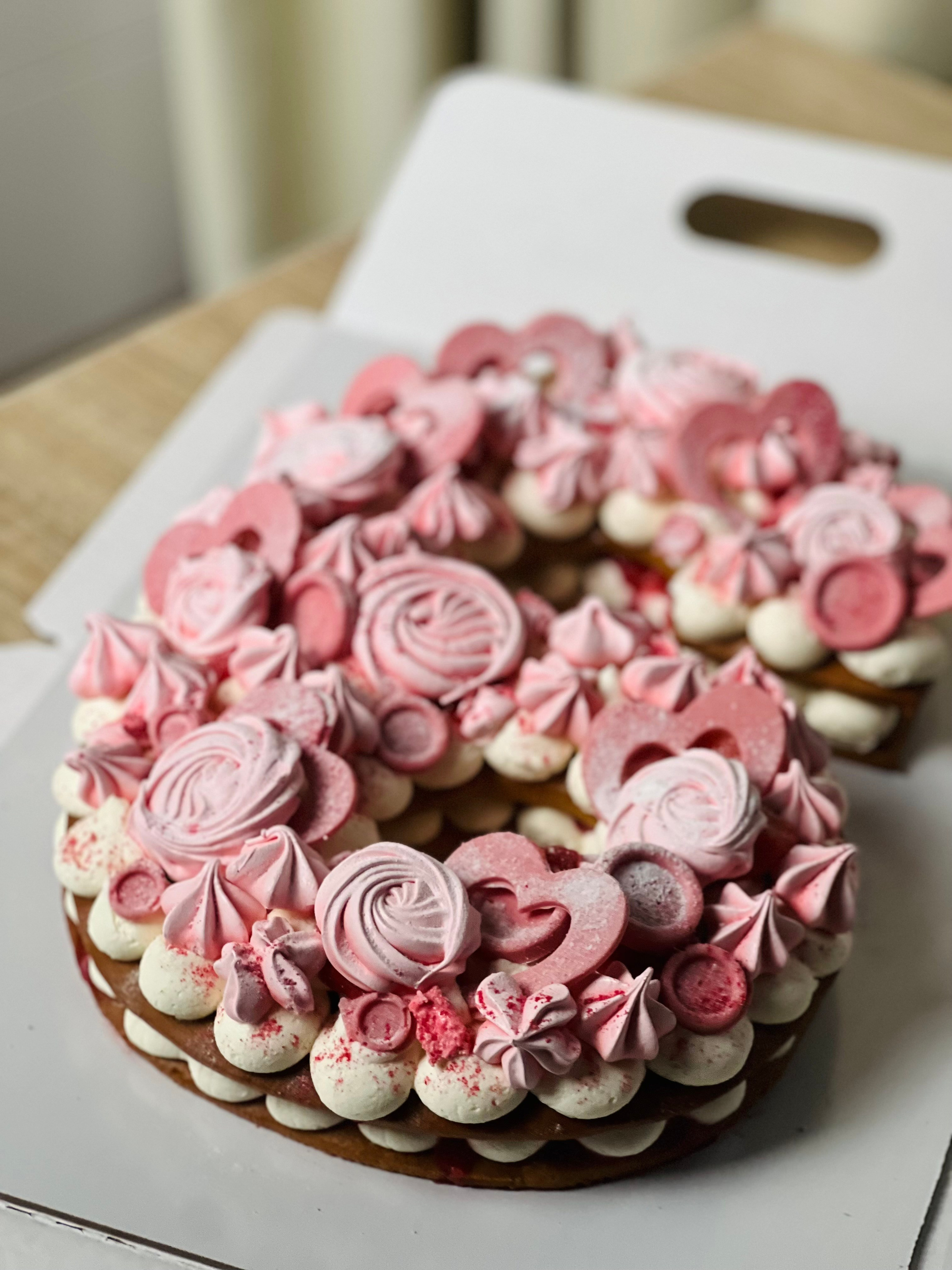 Торты и десерты. Выездной кейтеринг, съедобные букеты, торты и сладости на заказ