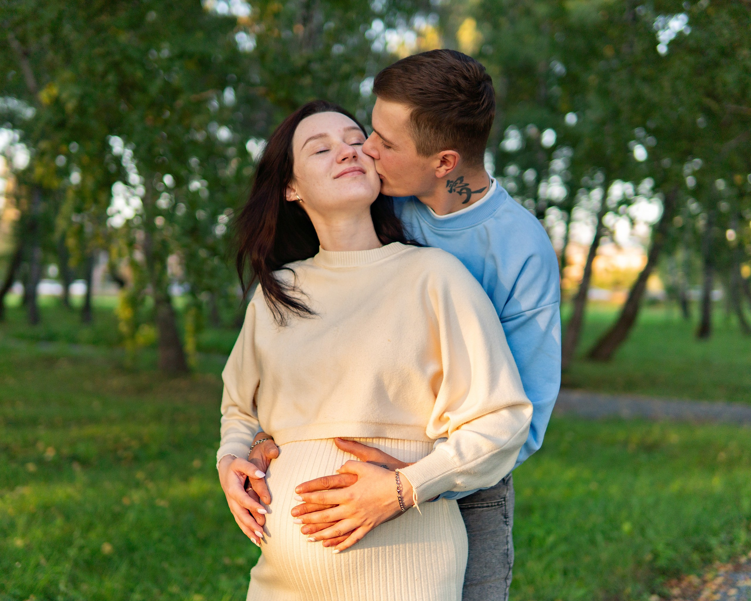 Love story \ Нежная фотосессия Евгении и Олега, ожидающих пополнения в семье. Локация: Ачинск, Берёзовая роща. Hannanovmoments