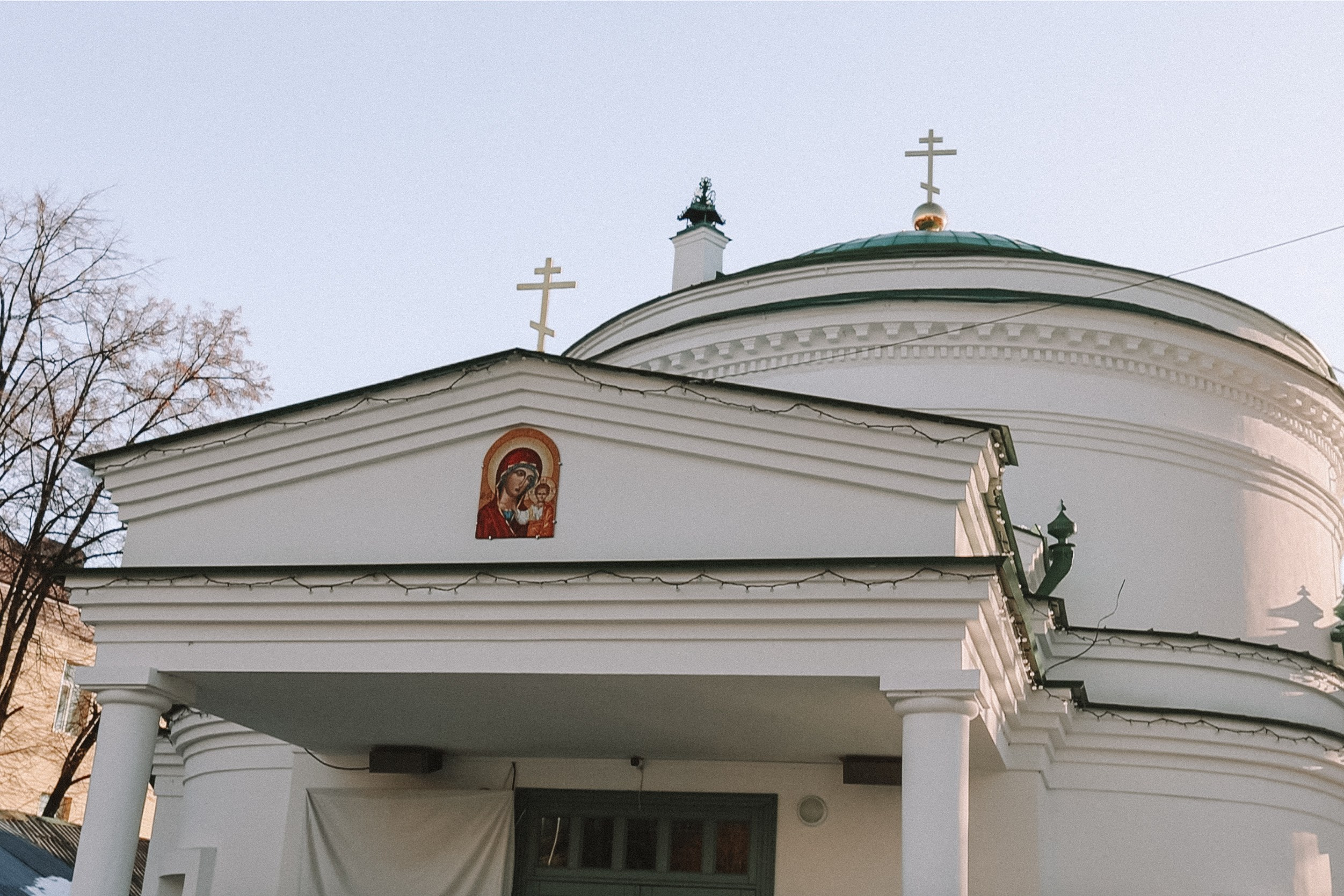 Крещение круглая церковь. Семейный фотограф Тюмень, фотограф на роды Салмина Мария