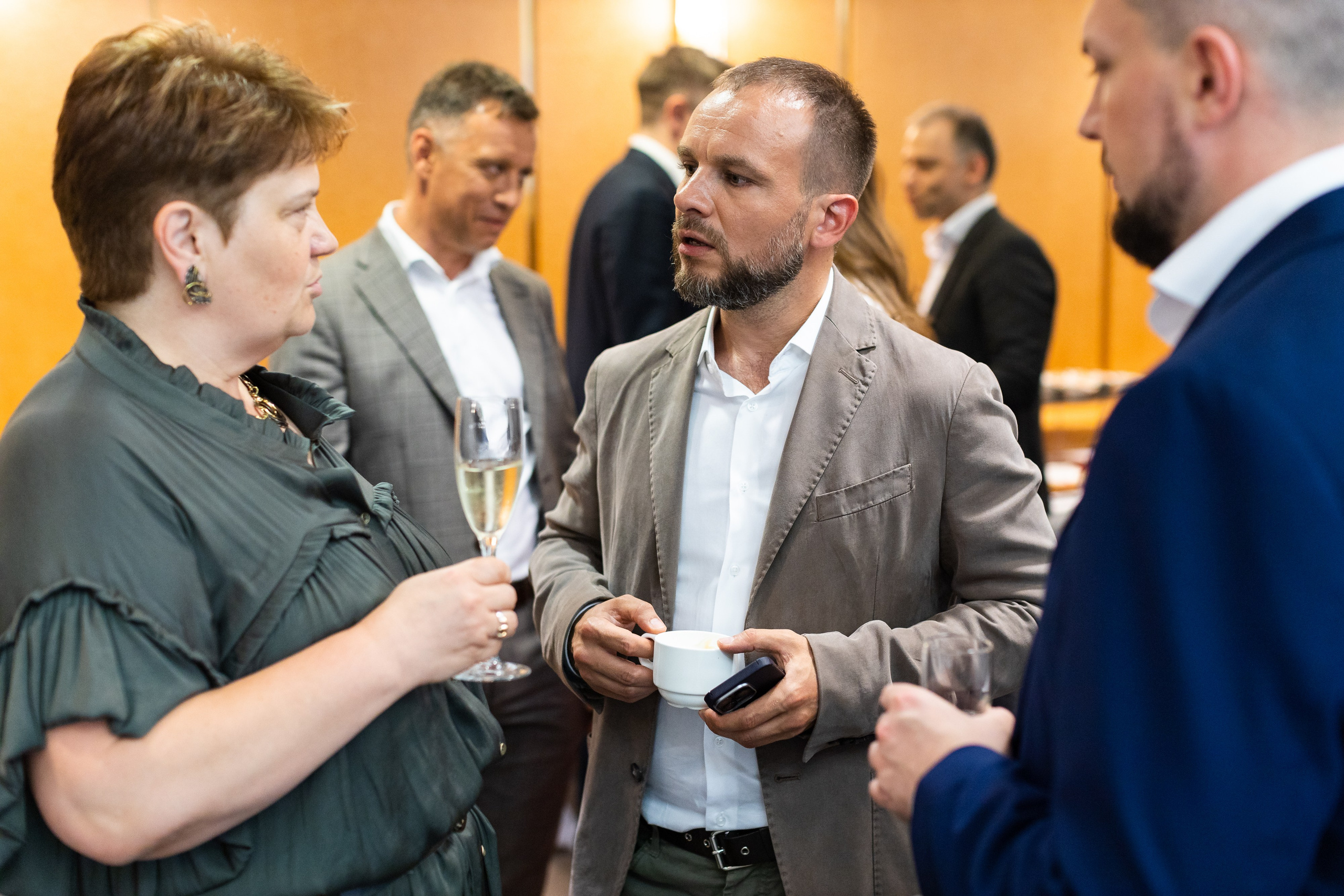 IVA на Московской бирже. Свадебный и портретный фотограф в Королёве Сергей Чихарев