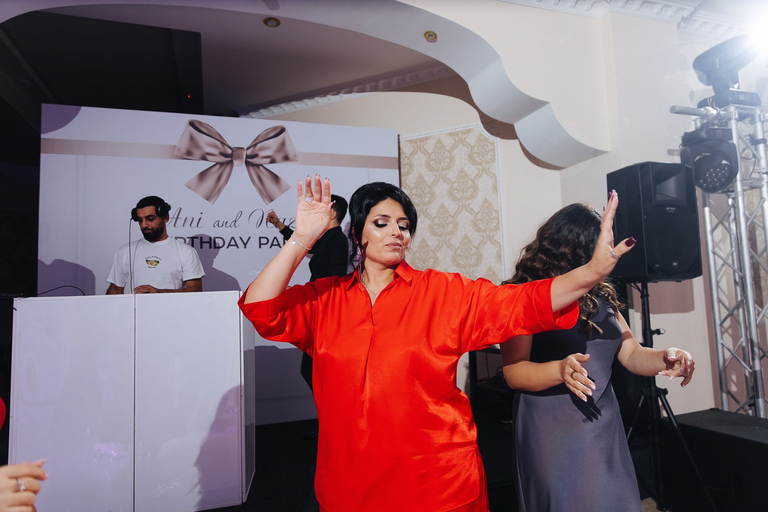 Ани и Назели. 35&5 День рождения, «Янтарь». Фотограф в Красноярске Надежда Воскресенская