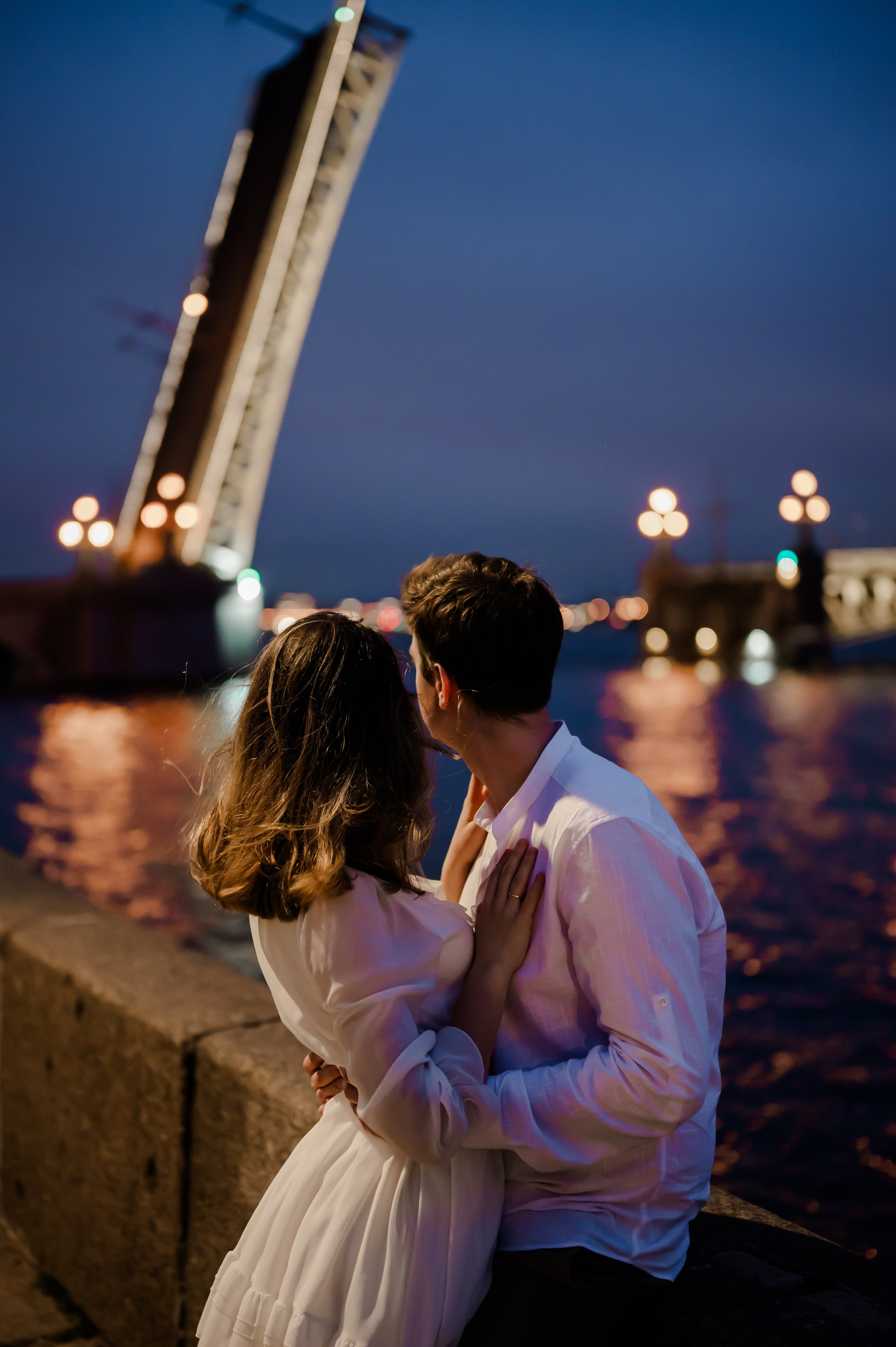 Лавстори на фоне мостов. Свадебный и семейный фотограф Евгения Кононова