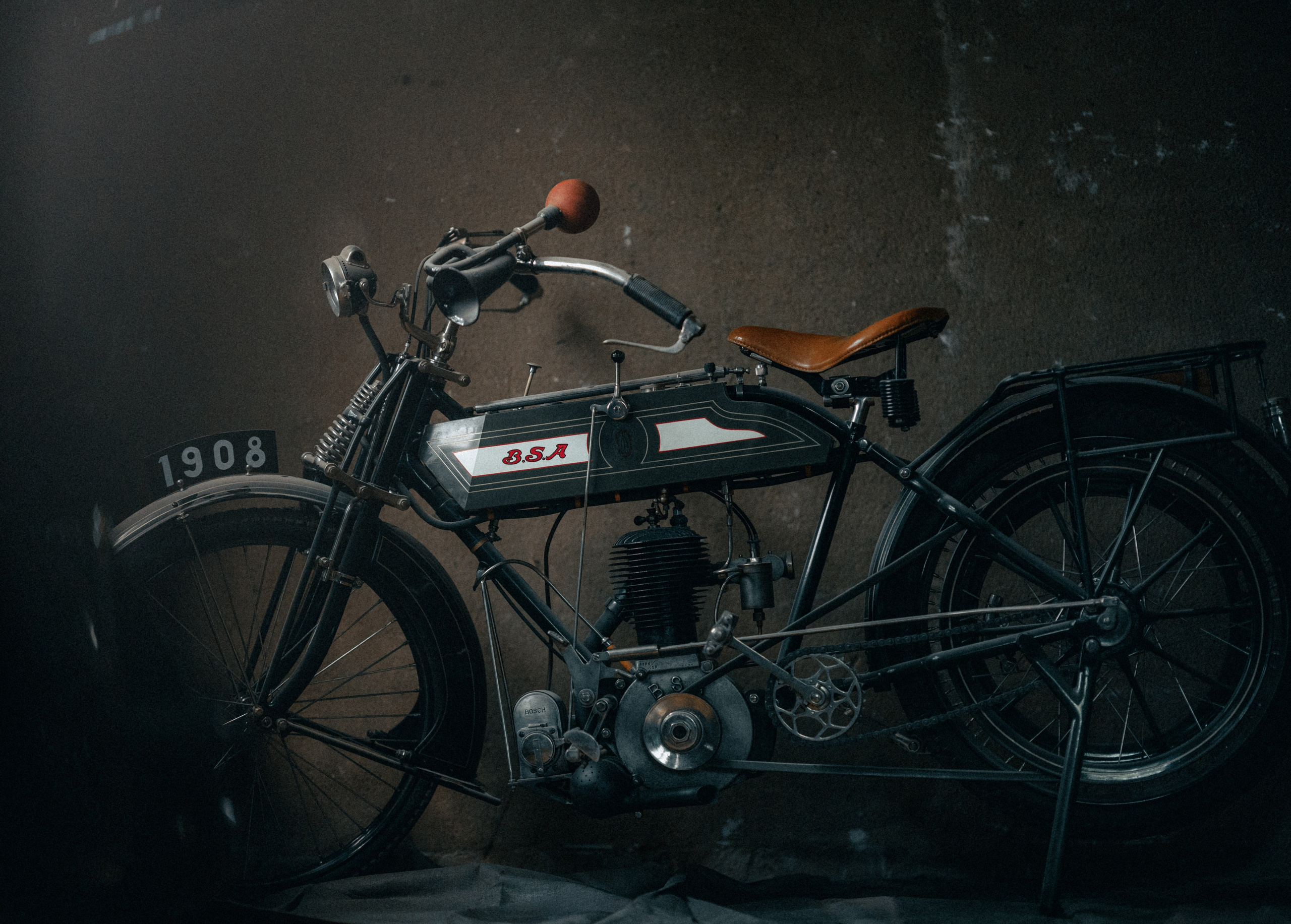 Съемка мотоцикла 1908 года производства для частной коллекции. Фотограф Олег Сотник