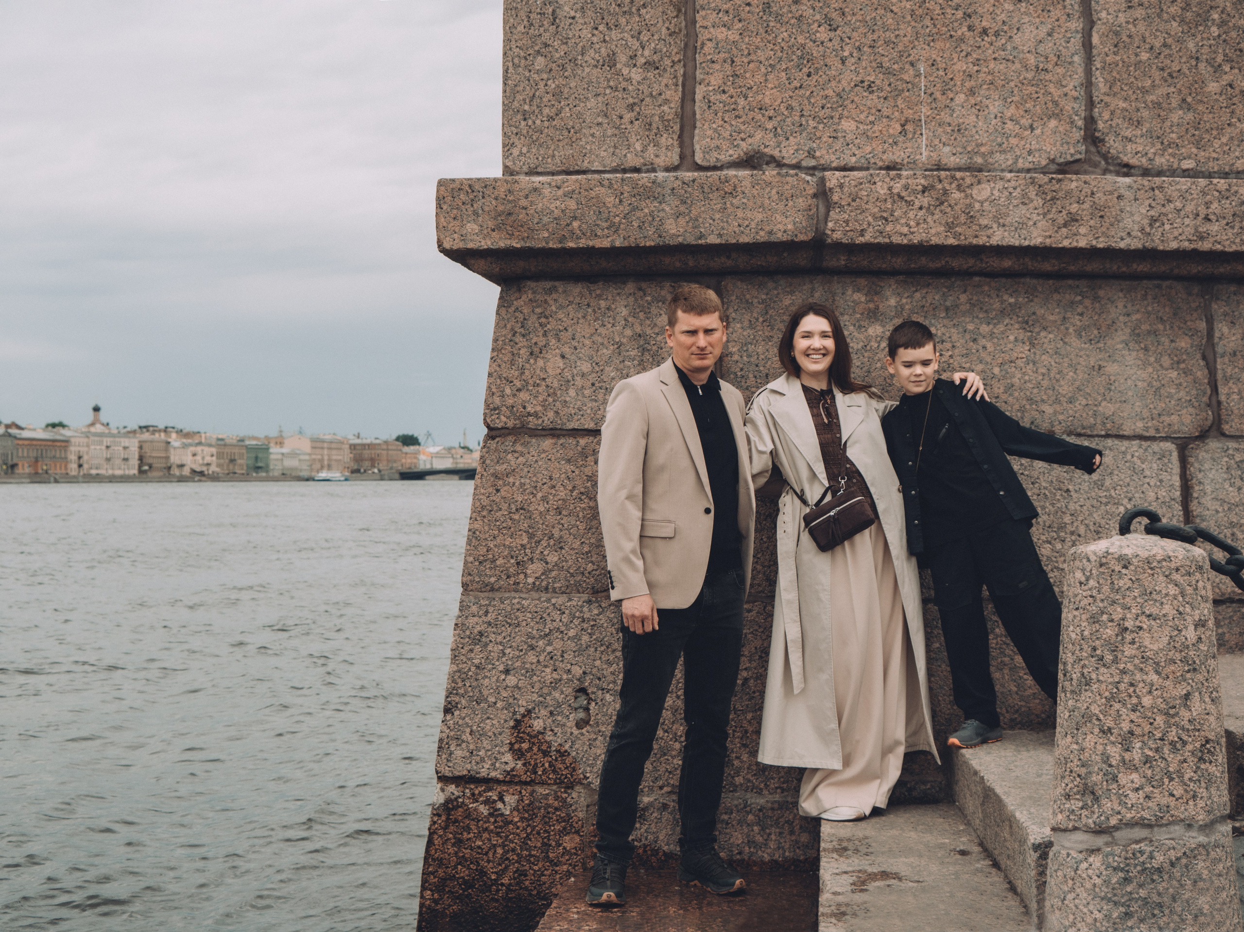 Семейная фотосессия на прогулке по городу Петербургу. Светлана Гопанюк. Портретный фотограф. Санкт-Петербург. СПб