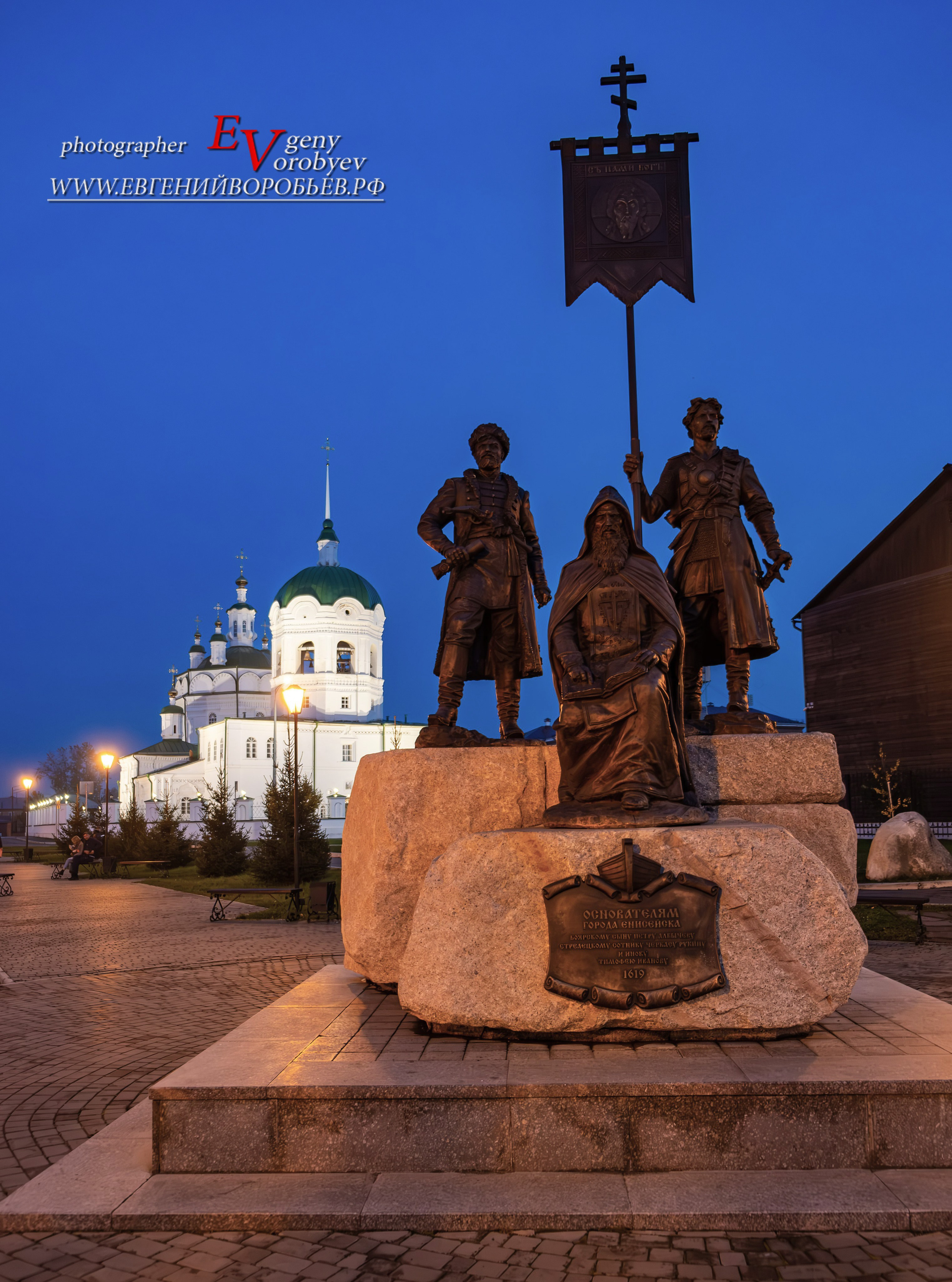 экскурсии Енисейск Красноярск аренда микроавтобуса трансфер индивидуальный тур фото набережная дегустация сибирской кухни интересные места что посмотреть куда сходить что посетить достопримечательности в Енисейске  храм церковь монастырь фототур  цена заказать экскурсию программа маршрут смотровые площадки видовые красивые места путешествие туристический маршрут 
