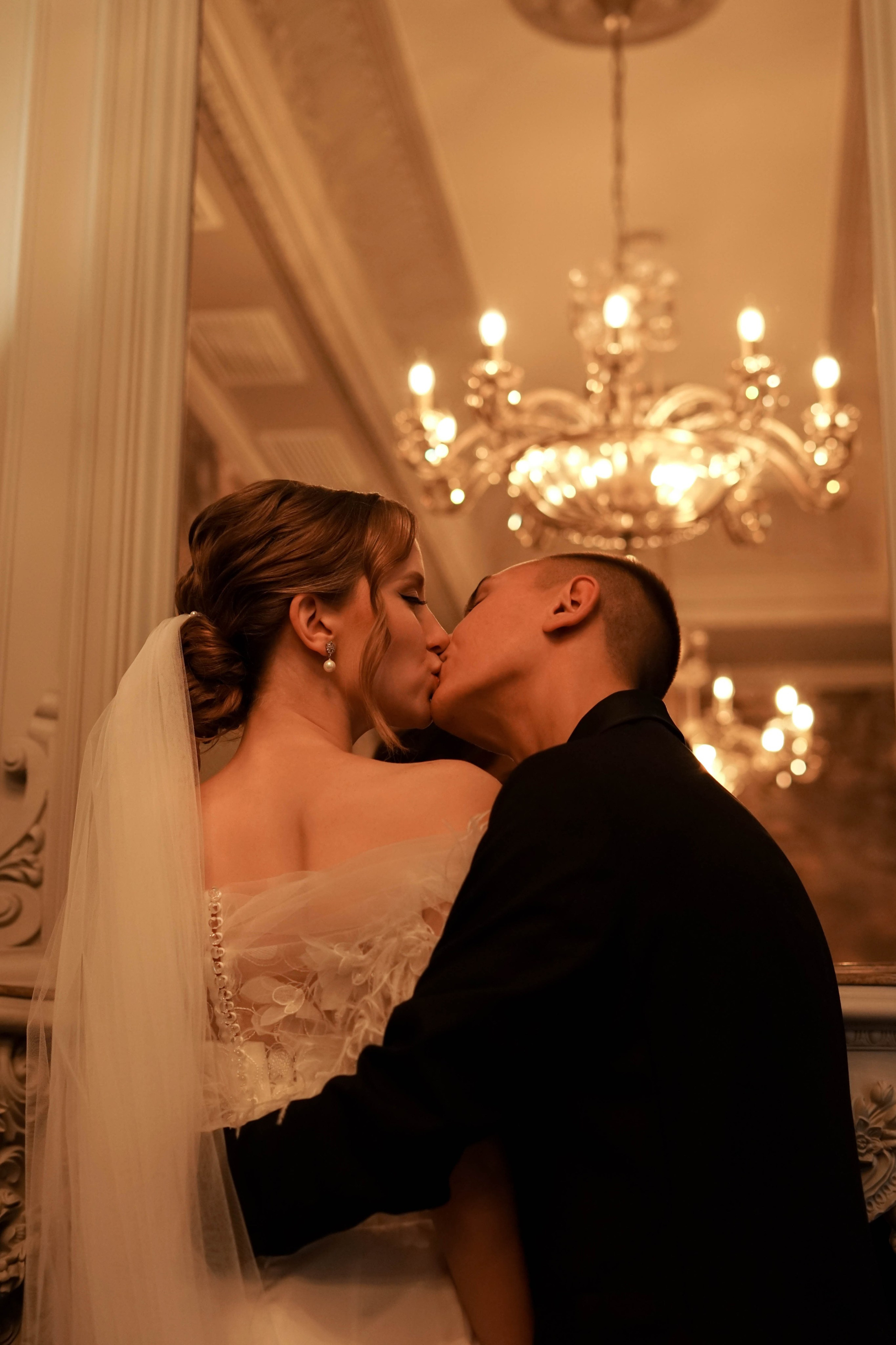 Катя и Олег: регистрация и свадебная съемка в отеле. Фотограф в Иркутске