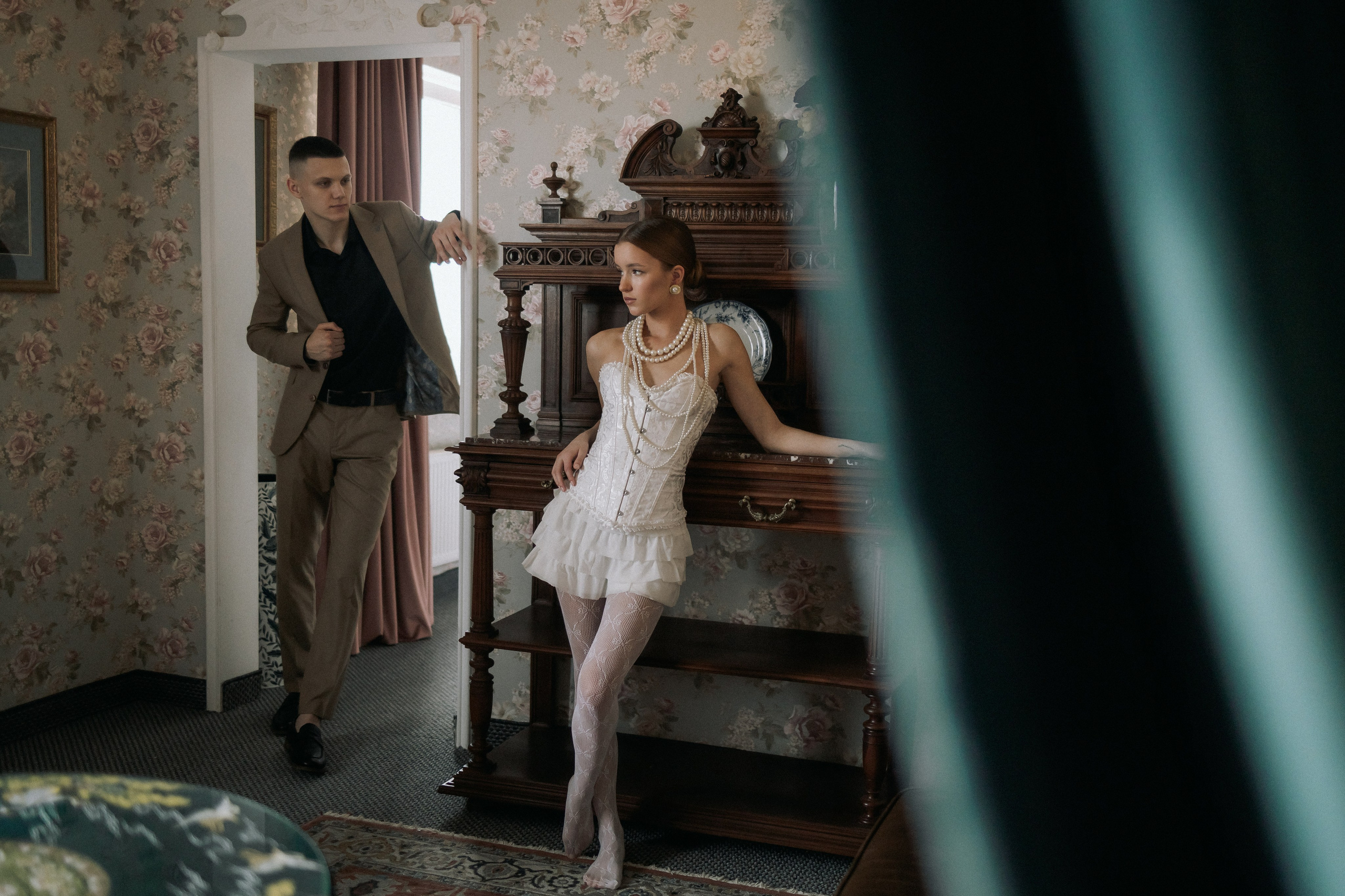 Свадебная прогулка Адель и Артём. Свадебная фотография. Арина Рубах