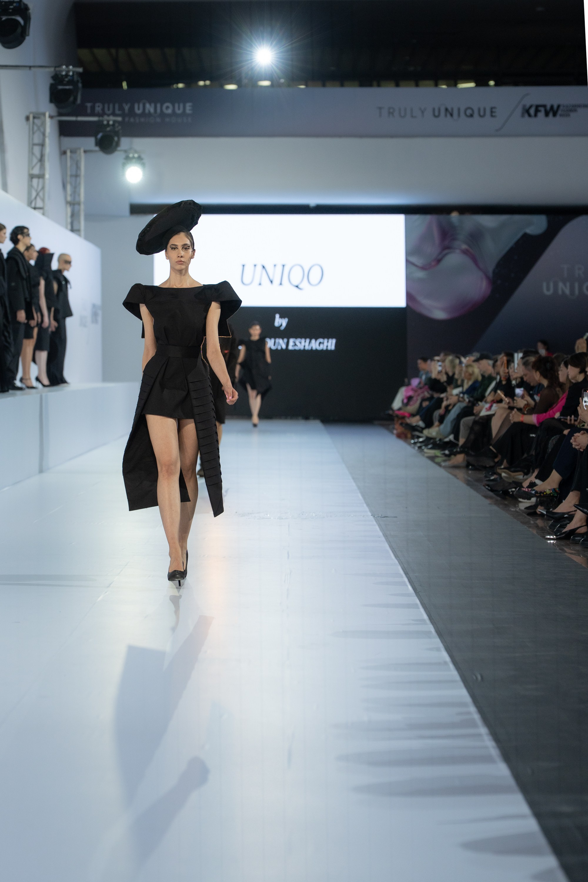 Uniqo by katayoun Eshagi. Сайт Алматинского НЮ АРТ, будуар и фэшн фотографа Дениса Карпенко