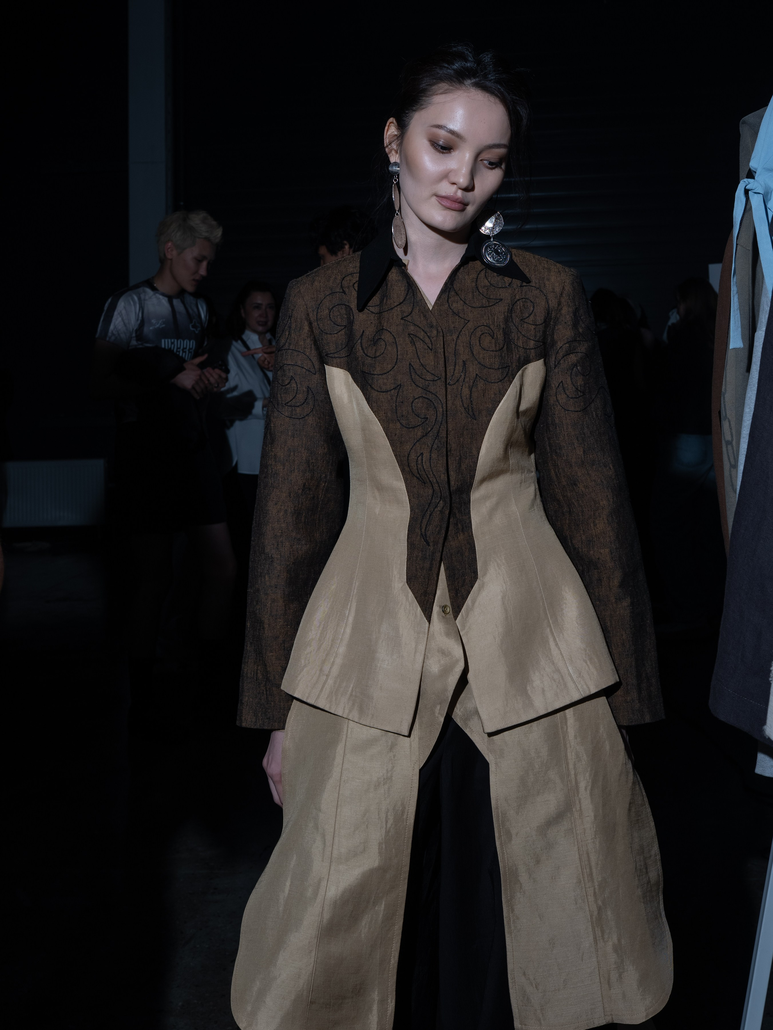 Visa Fashion Week Pre-Fall 2026 April BackStage Day 1. Сайт Алматинского НЮ АРТ, будуар и фэшн фотографа Дениса Карпенко