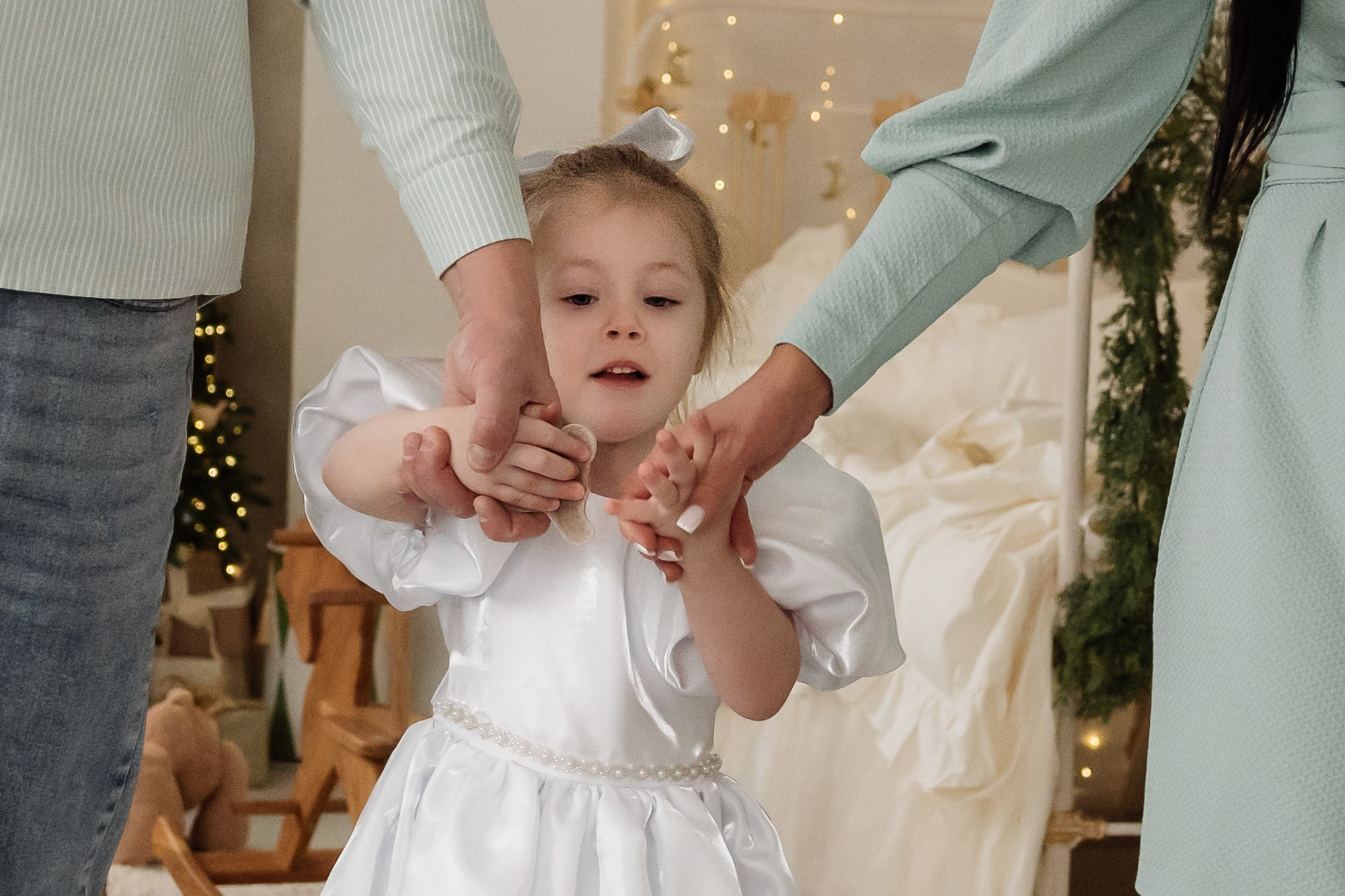 Каролина и Регина с родителями. Фотограф в Красноярске. Юлия Чаушанская