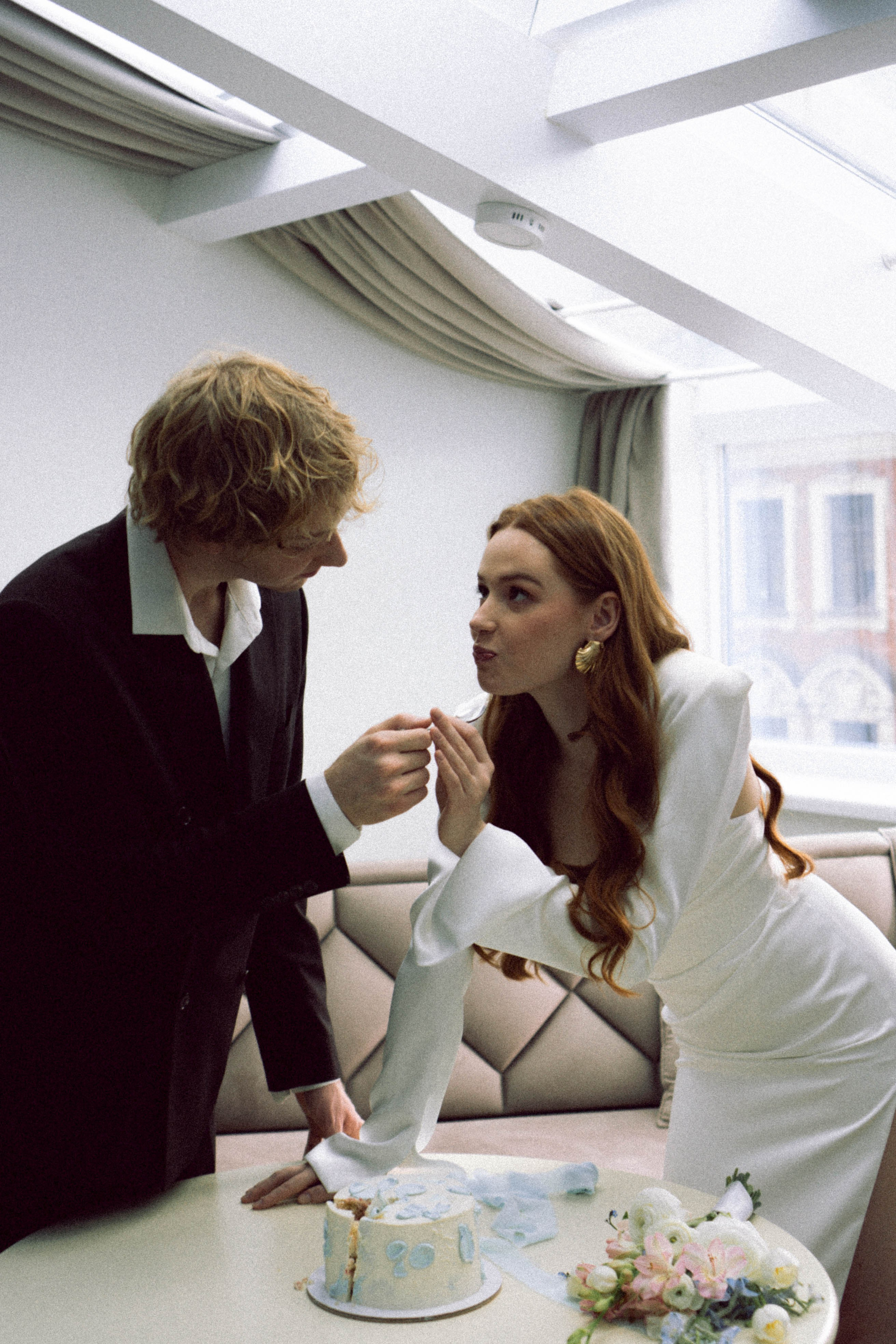 СВАДЕБНАЯ СЬЕМКА В ОТЕЛЕ. СБОРЫ ЖЕНИХА И НЕВЕСТЫ И ТАКЖЕ ТОР И ПОДГОТОВКА К ПРОГУЛКЕ. Профессиональный фотограф, Санкт-Петербург — Виктория Богомолова