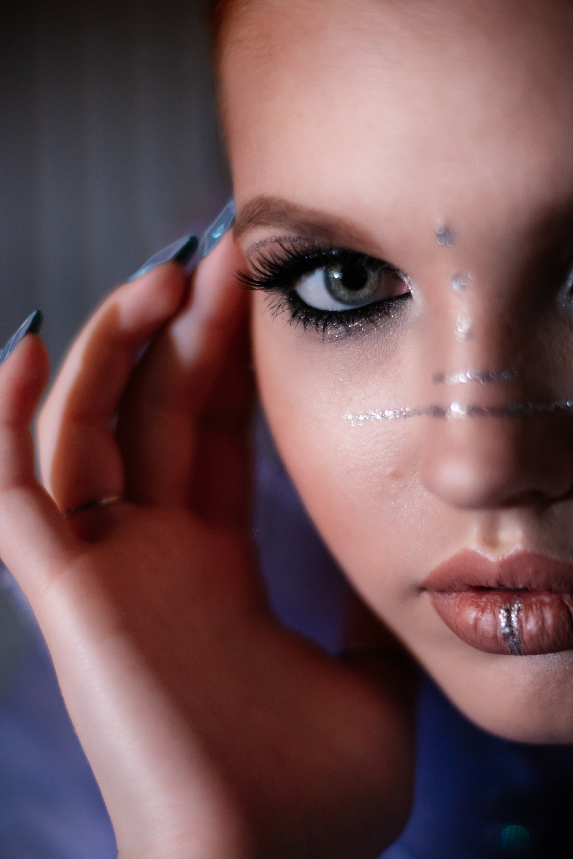 Бьюти тематическая съемка Москва Петербург Челябинск. Бьюти- и портретный фотограф в Москве Полли Максимова. Создаю съёмки и делаю ретушь для брендов косметики и рекламы