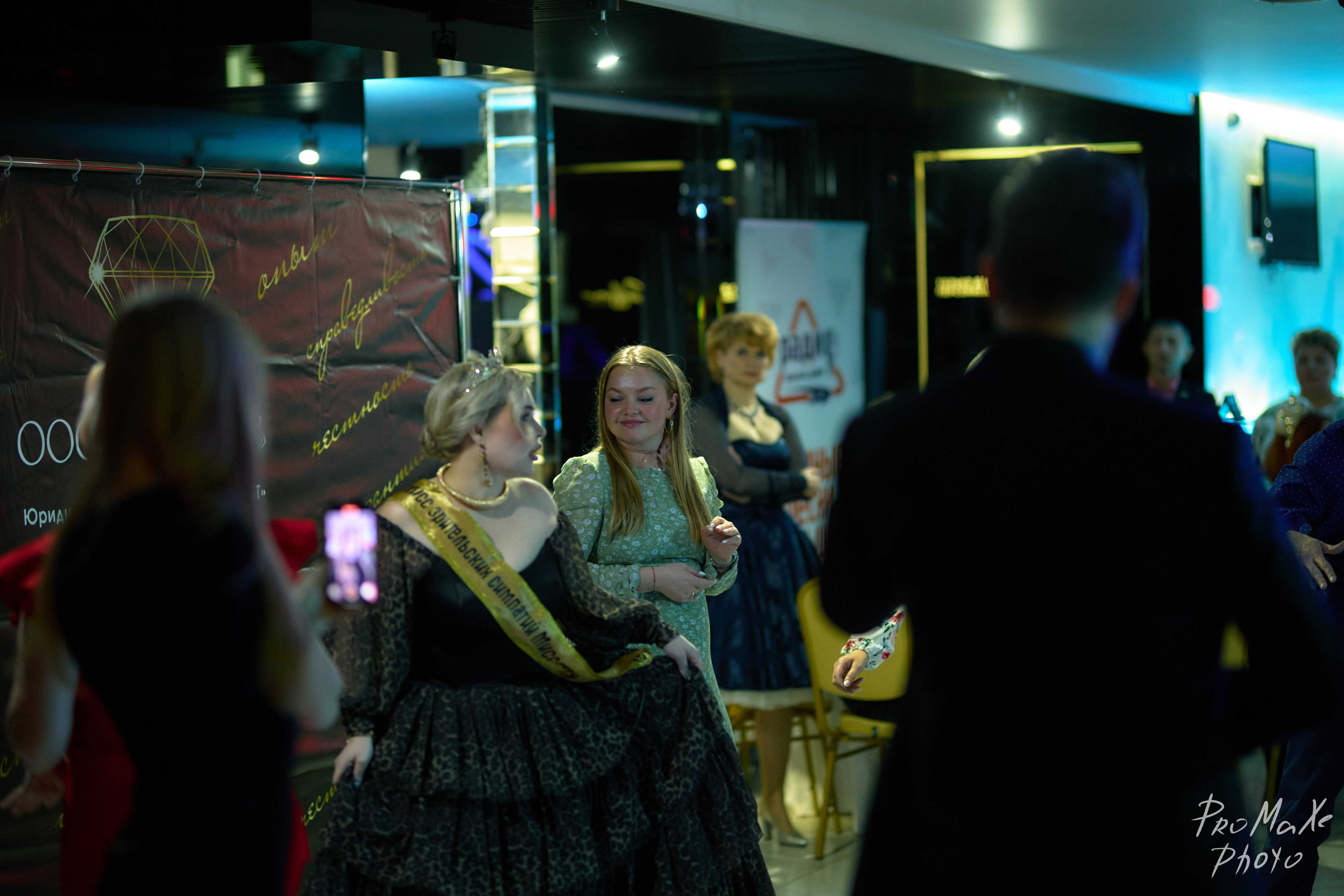 Зал КРАСА МАСС-МЕДИА ЧУВАШИИ. Владимир Суздалов (ProMaXe) — Портретный фотограф, тематические фотосессии в Чебоксарах