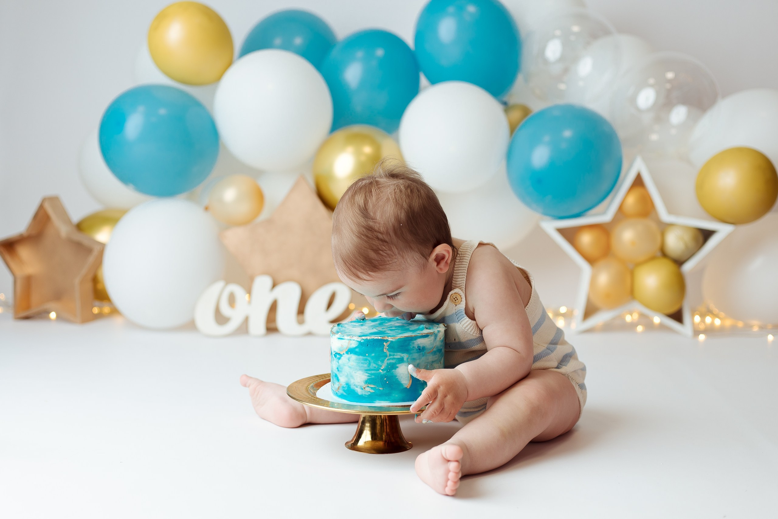 Праздничное оформление. Фотограф беременности, новорожденных Москва. годики под ключ