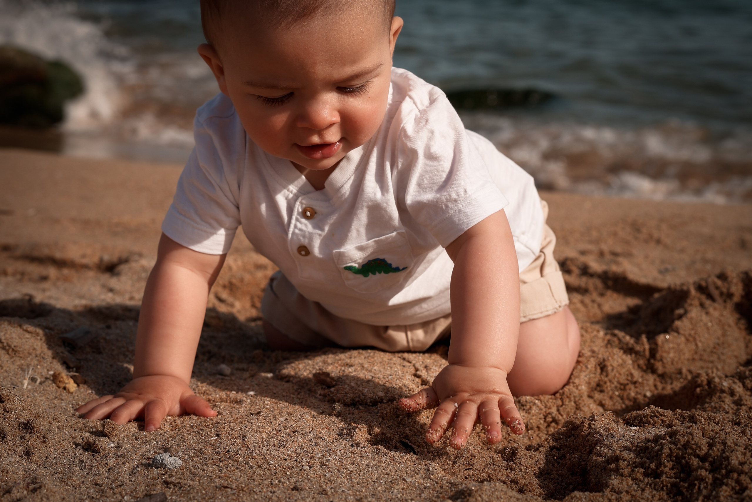 Family pizza at the sea. Natalia Zhuravleva|family, newborn, maternity photographer in Barcelona