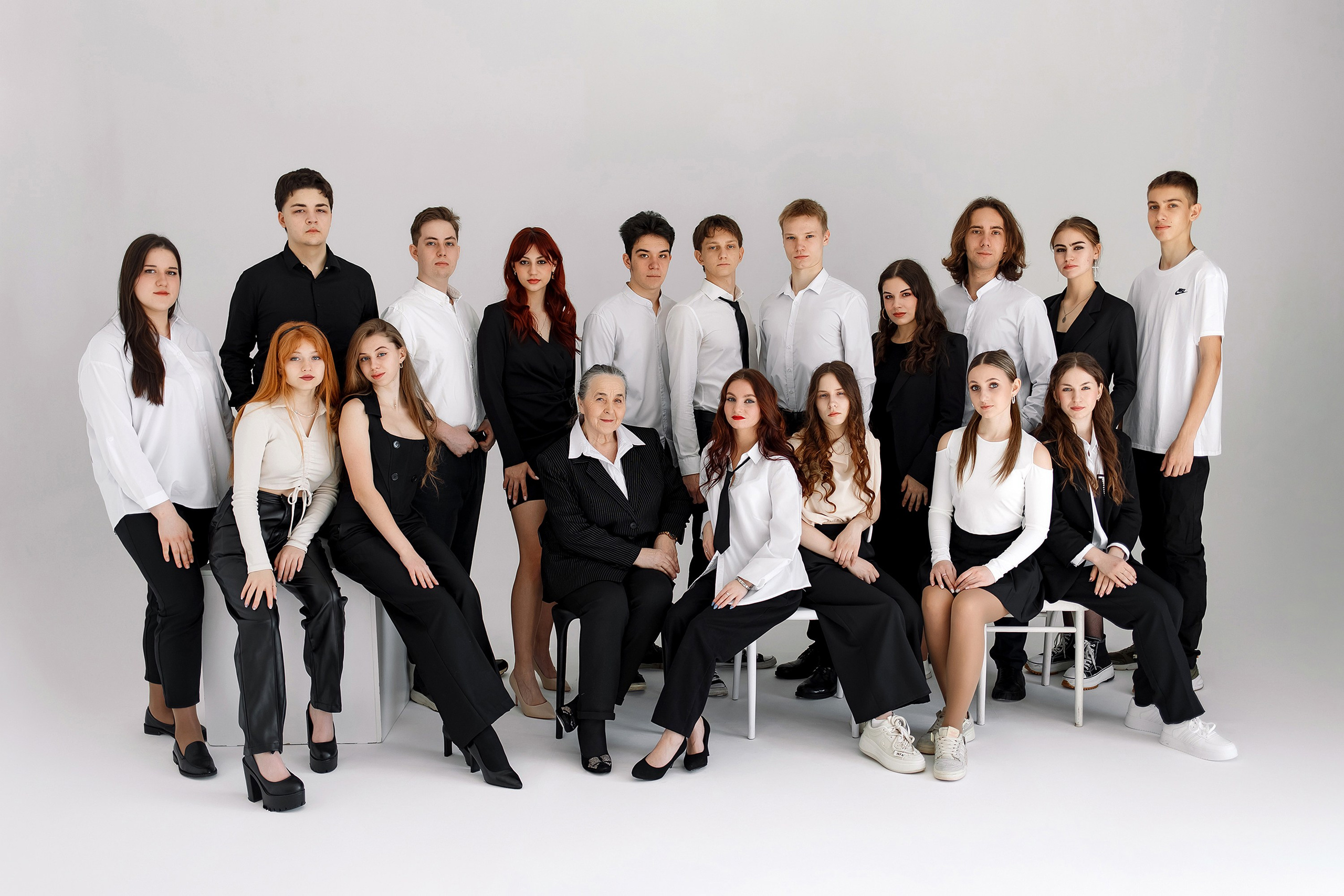 11 класс съемка на циклораме. Фотограф Любовь Корниенко, Примоский край