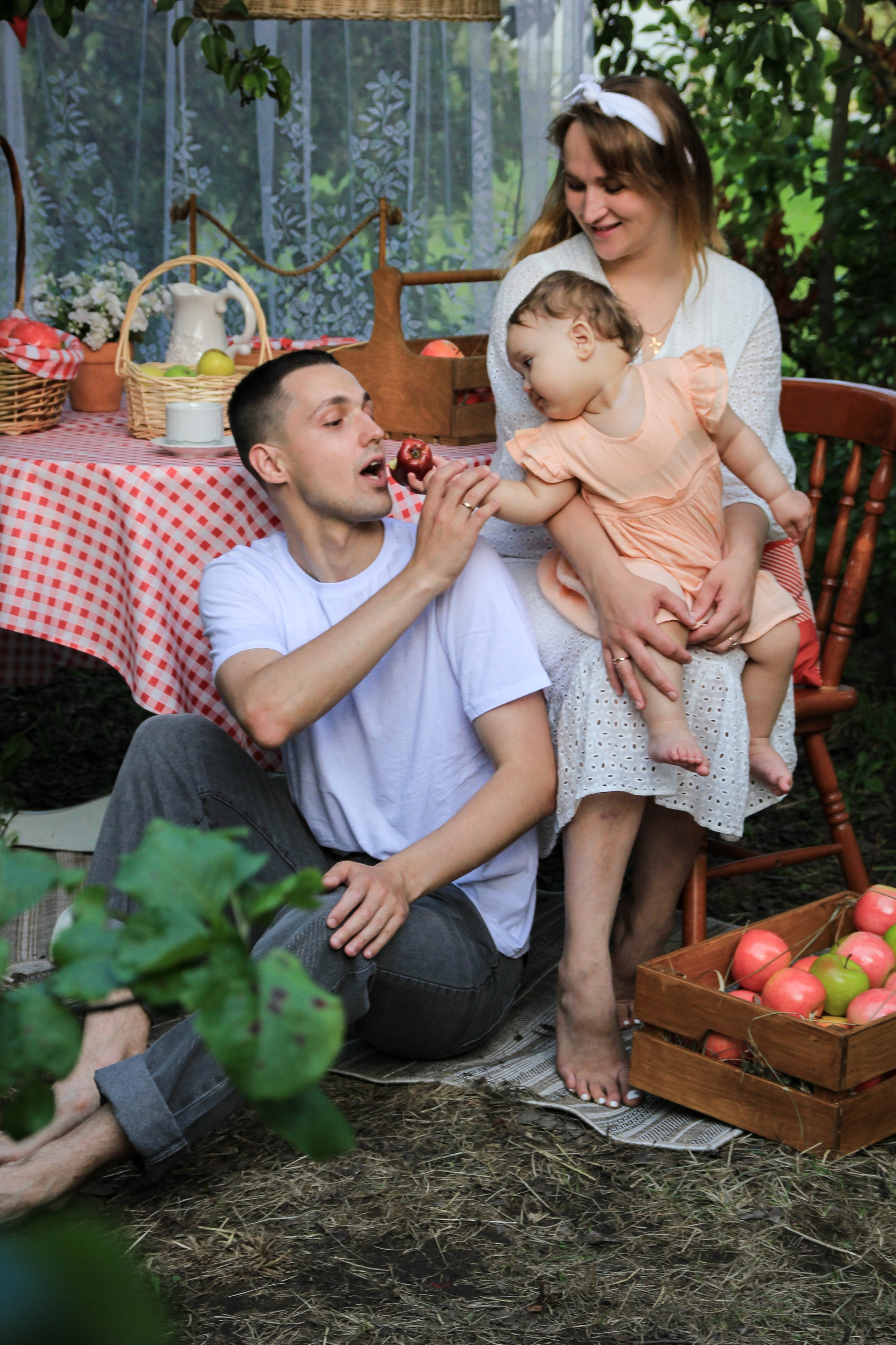 Семейная фотосессия на природе — тёплые моменты под открытым небом. Портретный фотограф в Санкт-Петербурге Савельева Ольга