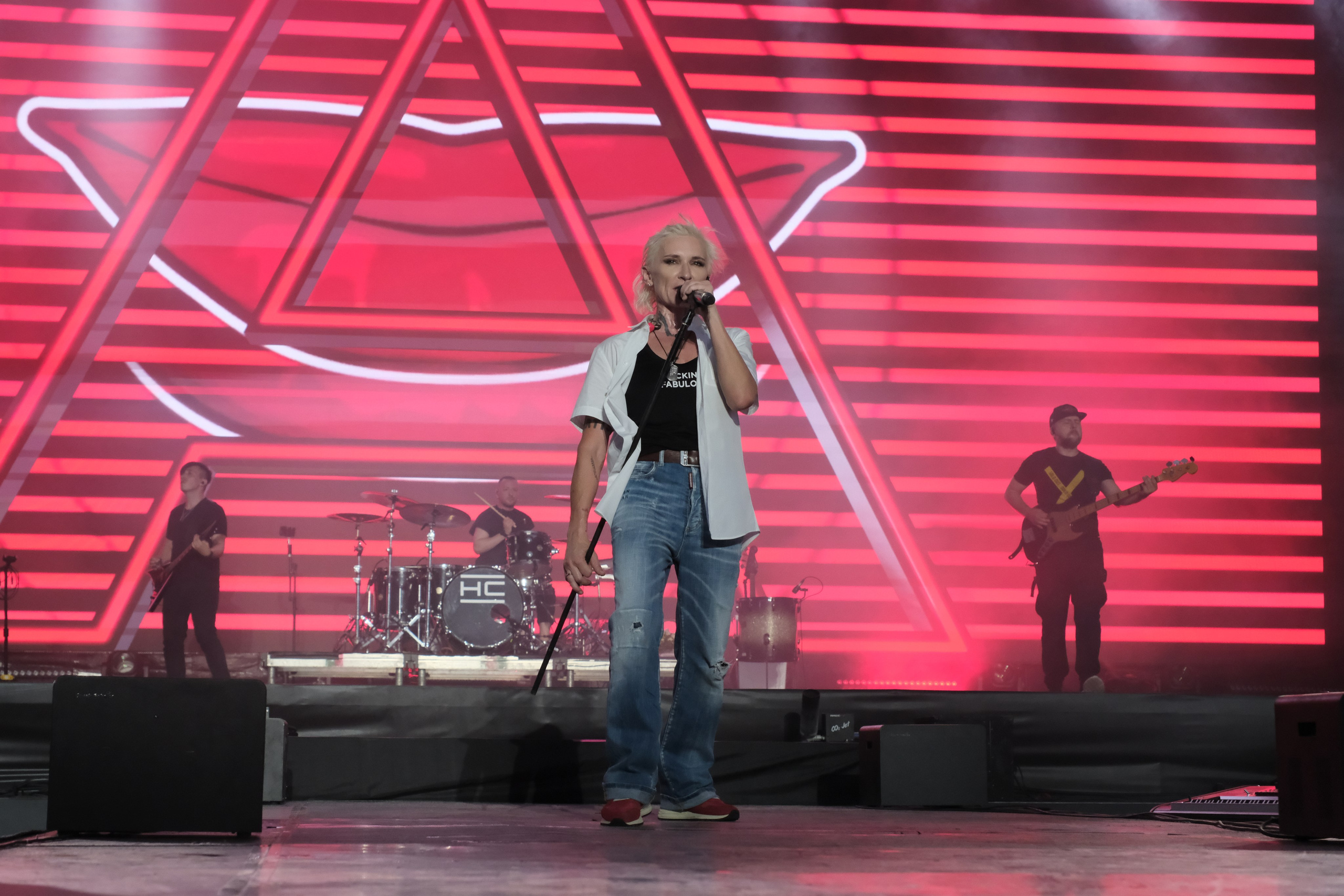 Диана Арбенина (группа «Ночные снайперы») — Москва, МТС Live Лето 2024. RedGeek - блогер и стручњак за образовање и ИТ Кирил Ситнов