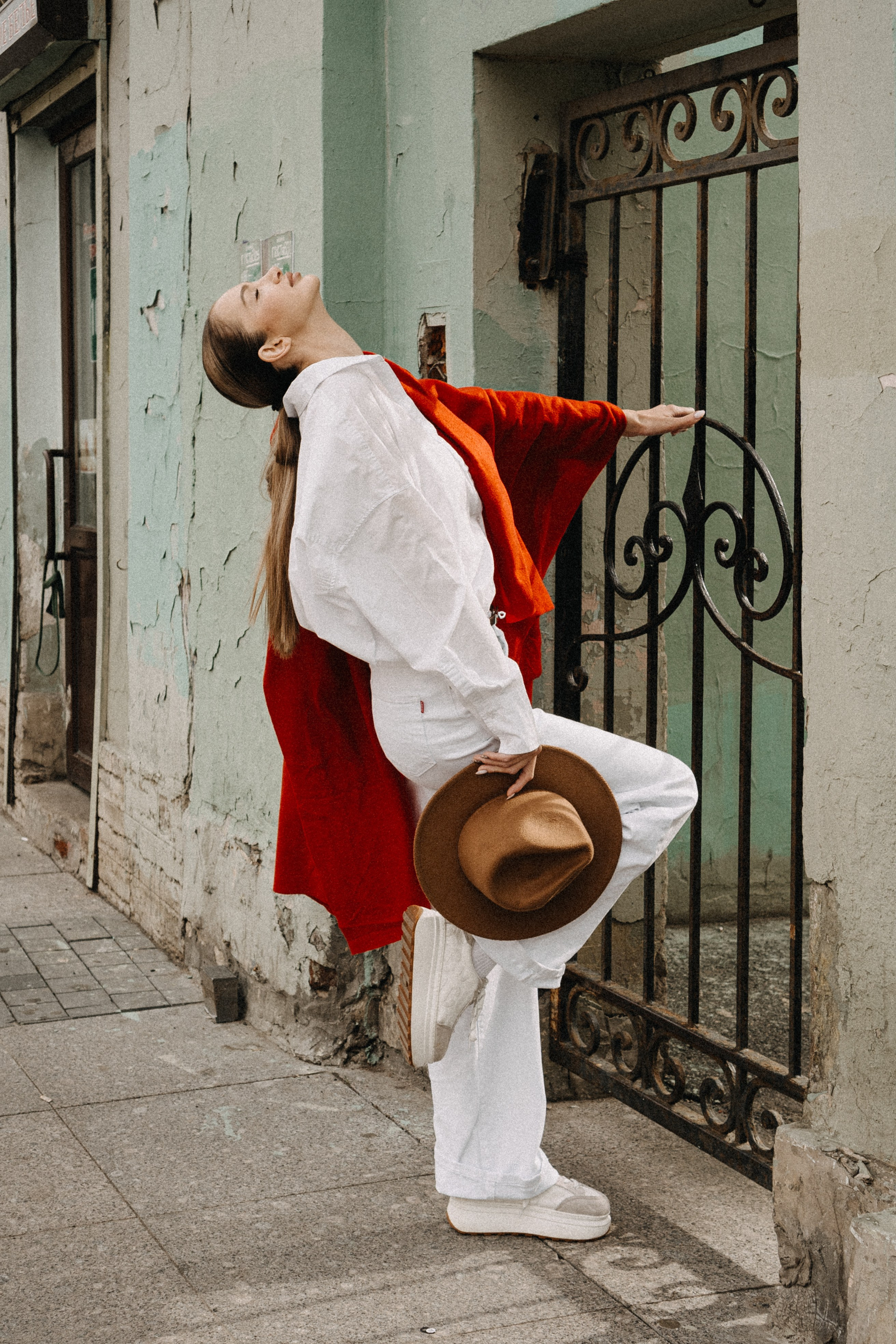 МЫ ГУЛЯЛИ ПРО КРЫШАМ ПИТЕРА. Профессиональный фотограф, Санкт-Петербург — Виктория Богомолова