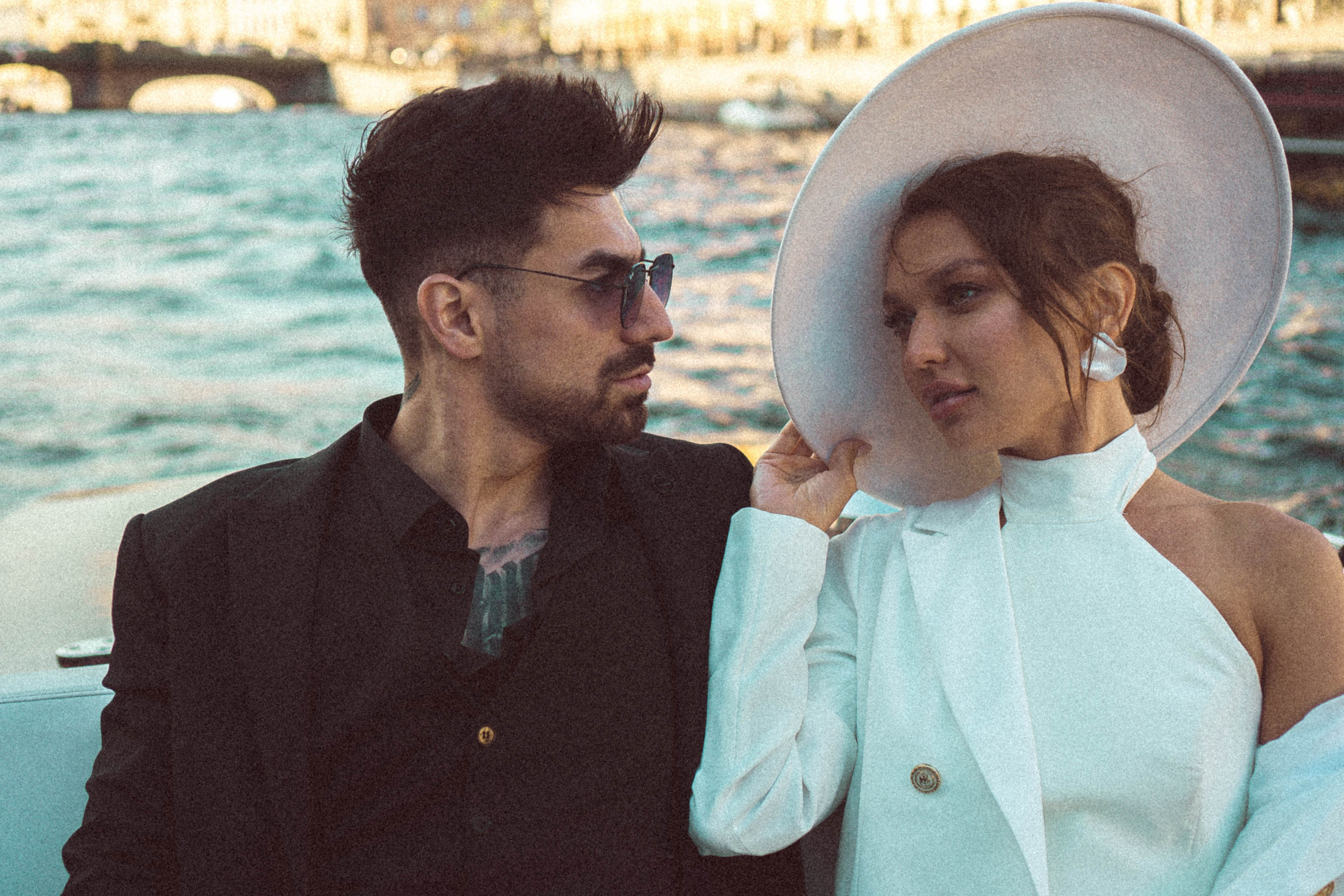 СВАДЕНБНАЯ СЬЕМКА НА КАТЕРЕ ПО КАНАЛАМ САНКТ-ПЕТЕРБУРГА И В АКВАТОРИИ НЕВЫ. Профессиональный фотограф, Санкт-Петербург — Виктория Богомолова