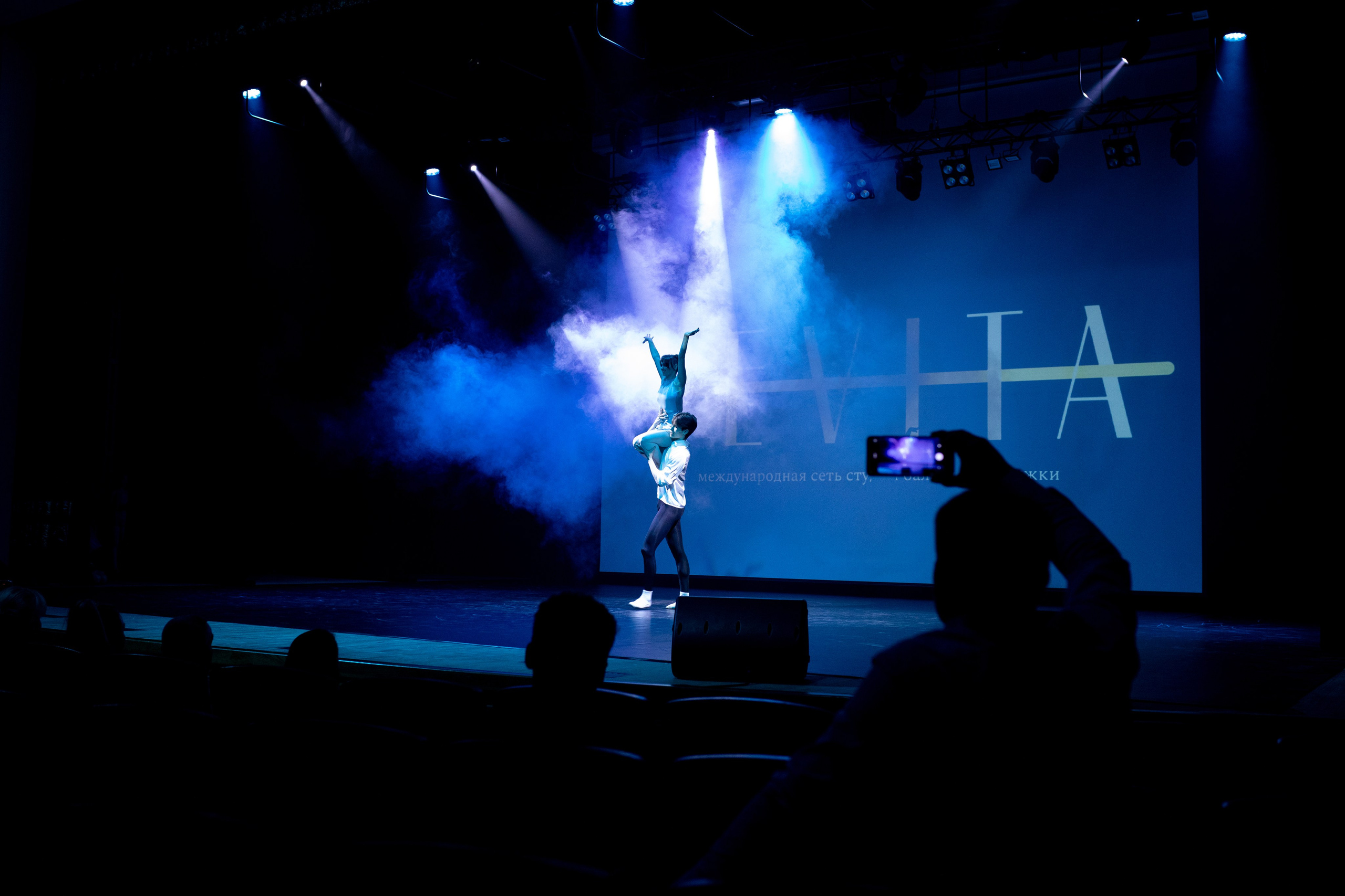 Закулисье отчетного концерта студии балета и растяжки «Левита». Фотограф в Новосибирске Ася Зверева