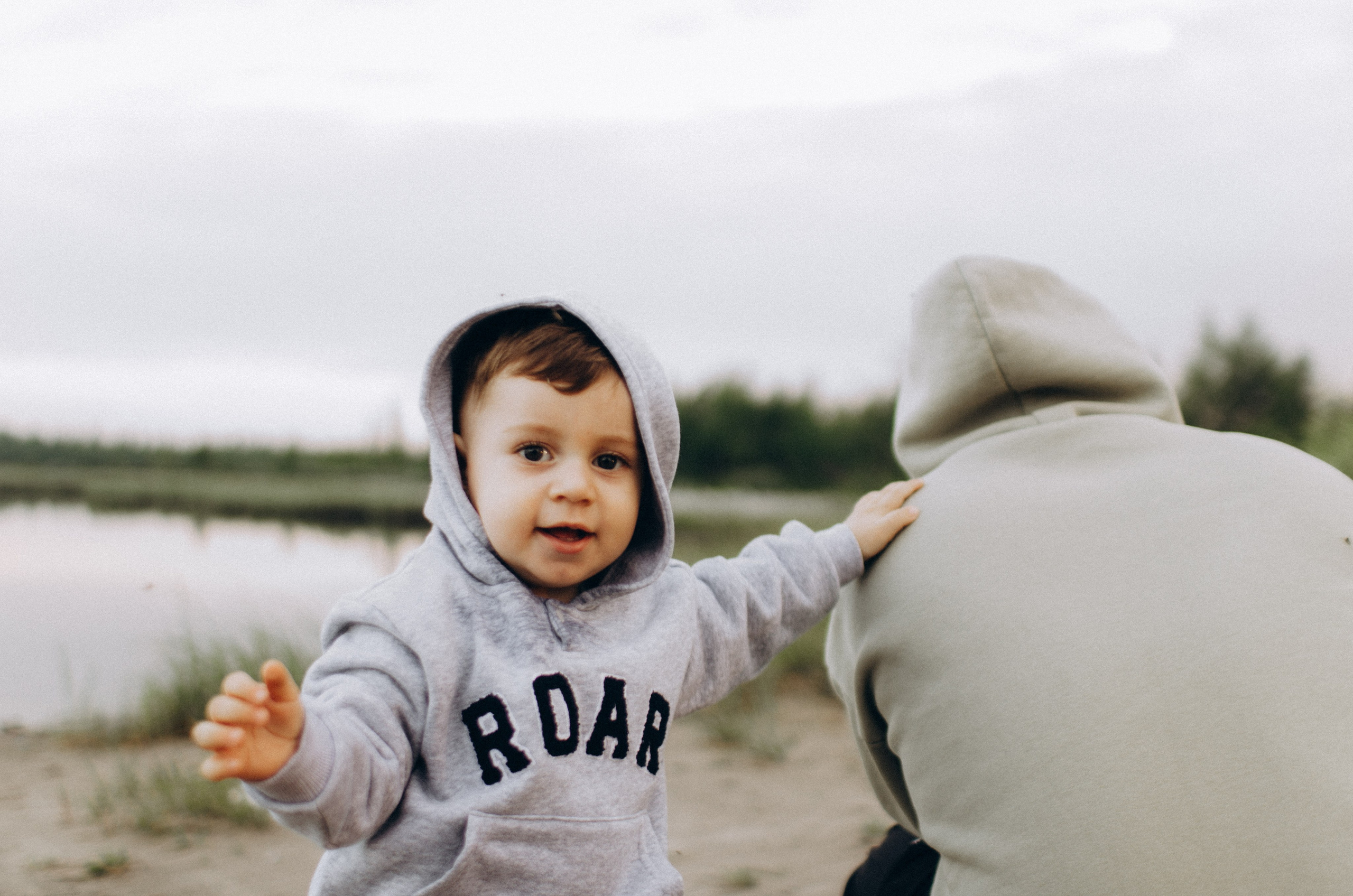 Адам с папой на пляже
