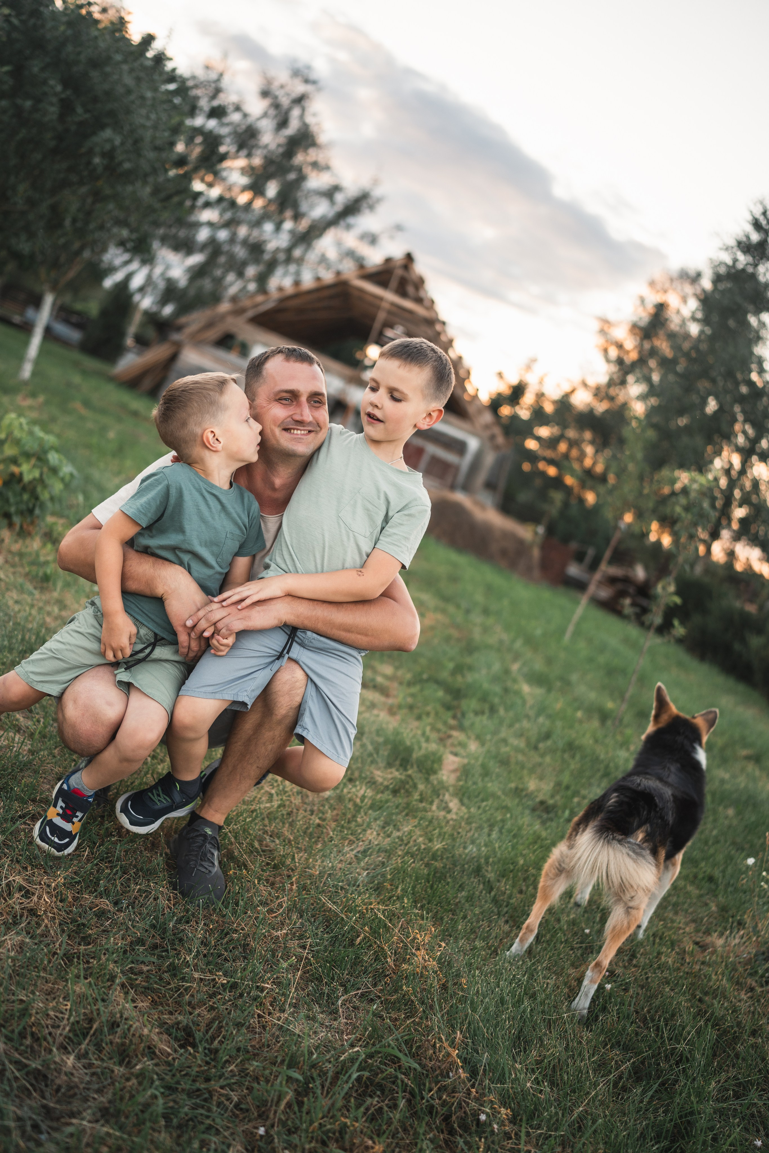 СЪЕМКА НА УЧАСТКЕ. Семья Юлии. Фотограф Марта Козел. Гродно, Беларусь