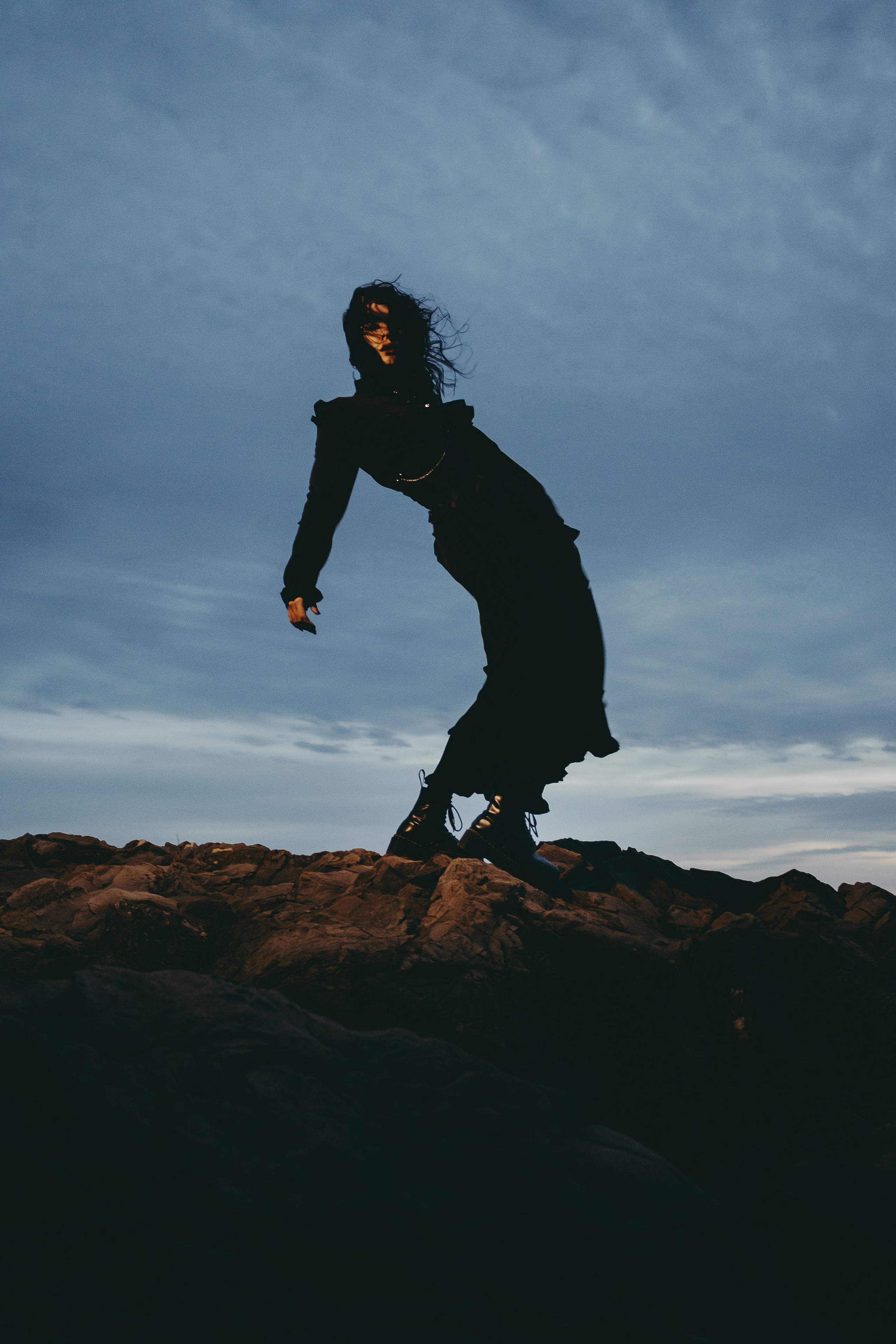 Съёмка у моря с оленьими рогами