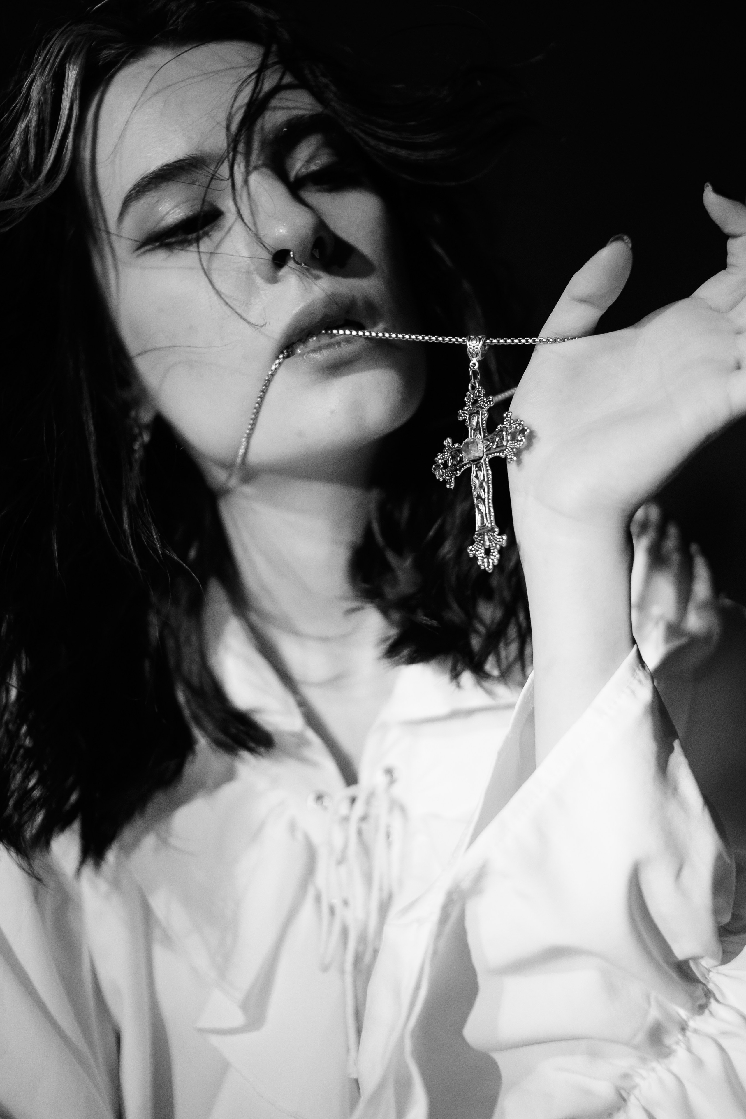 Съёмка у моря с оленьими рогами