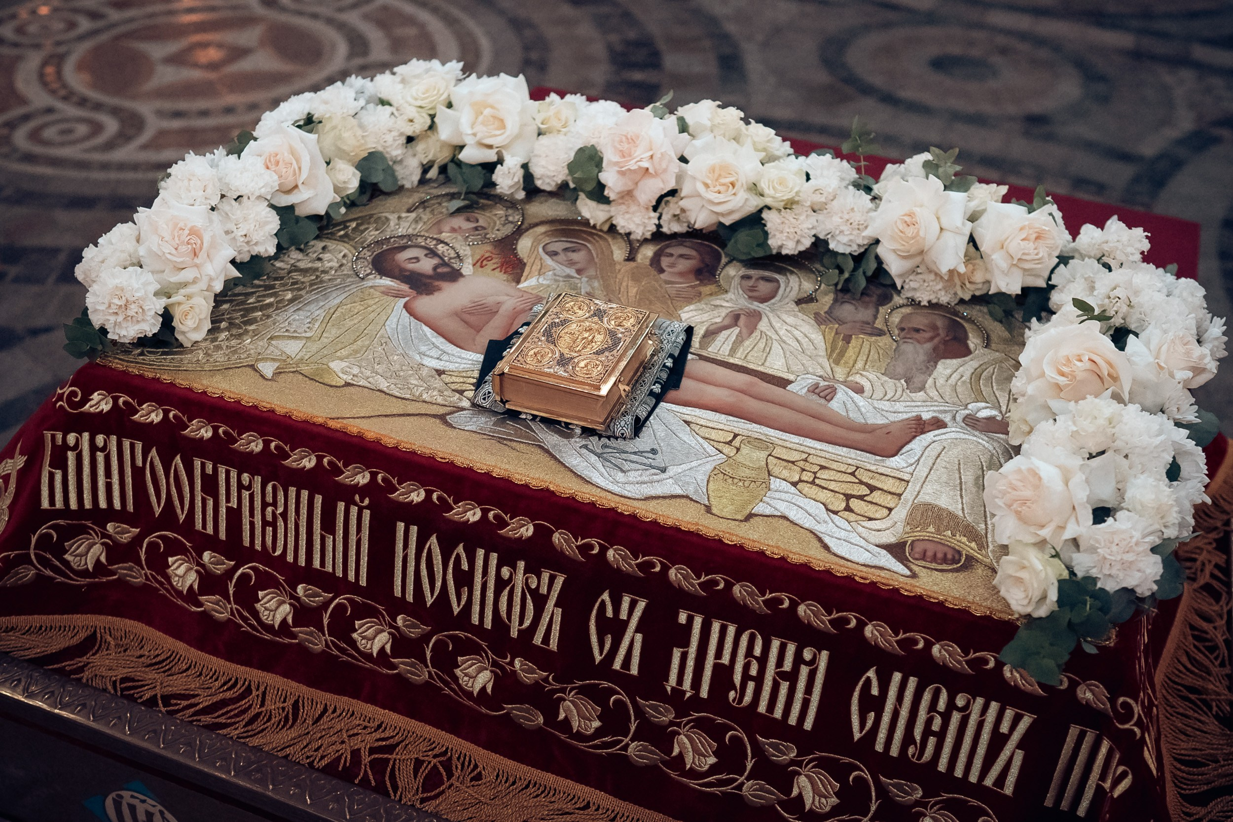 Богослужение Великой пятницы в Херсонесском монастыре Севастополь. Церковный фотограф Севастополь