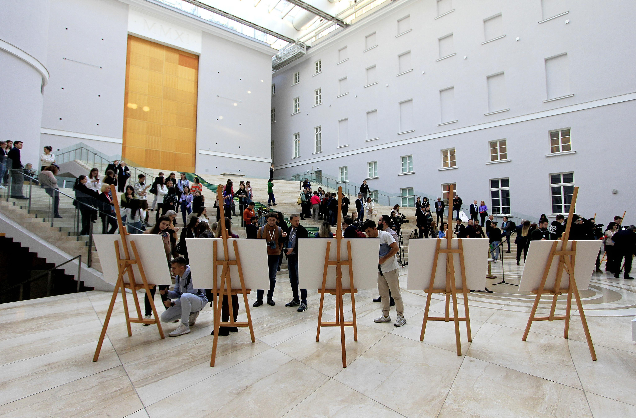 Подданные императрицы Евгении. Антон Новгородов документальный фотограф во Владивостоке