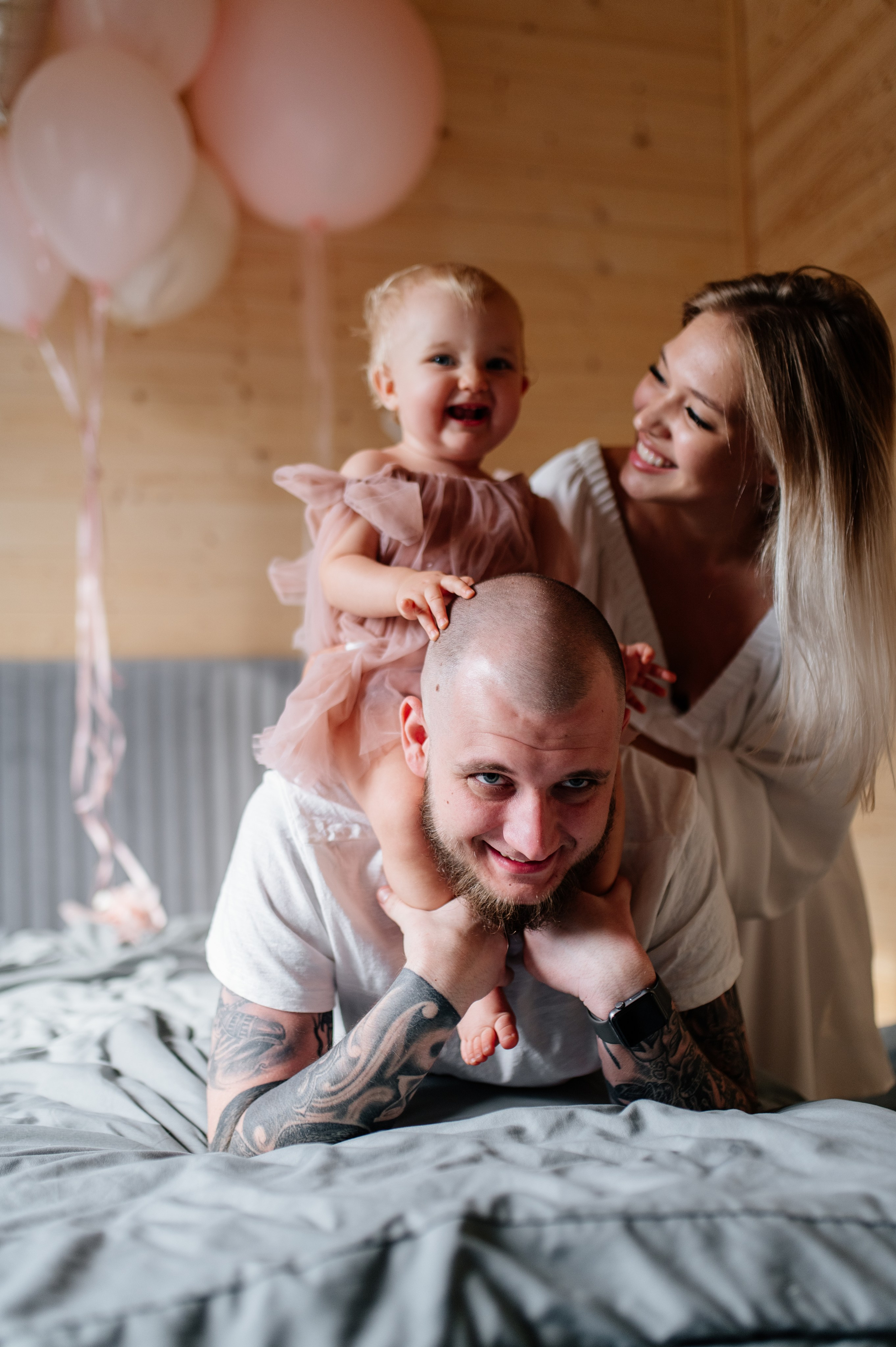 Годовасие Алисы дома. Семьи